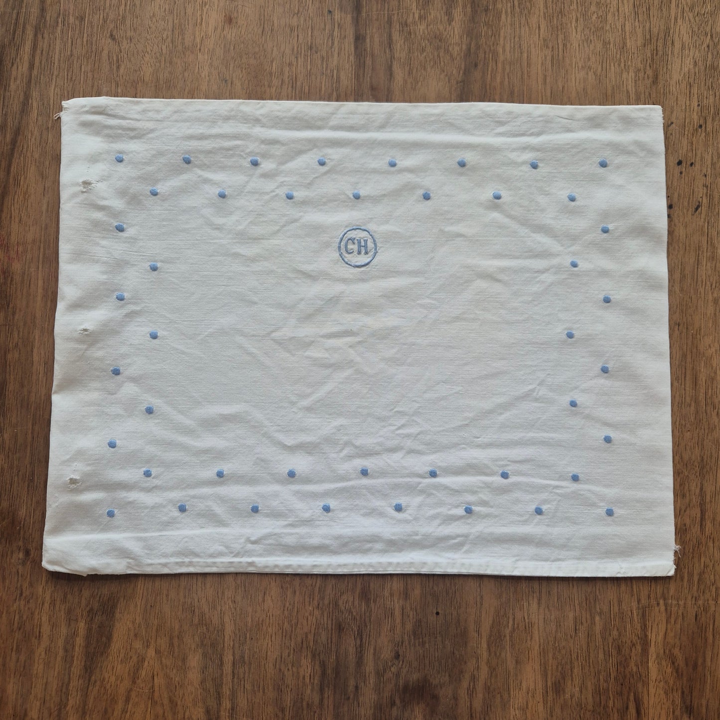 Antiker Kissenbezug für Baby Puppen Kissenhülle klein 31x42cm Baumwolle beschädigt Monogramm CH.