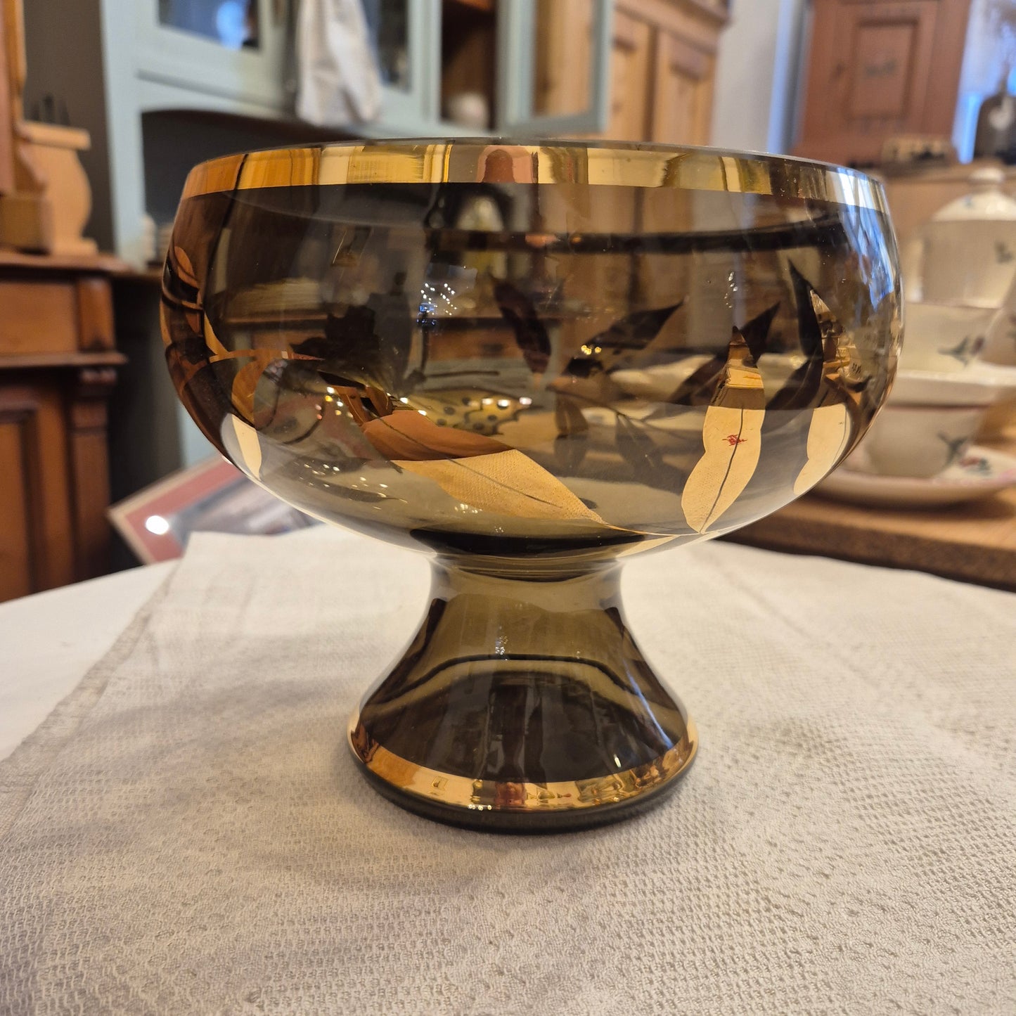 Glas Schale auf Fuß rauchig schwarz grau Gold Blumendekor Schmetterling oder auch Pflanzentopf