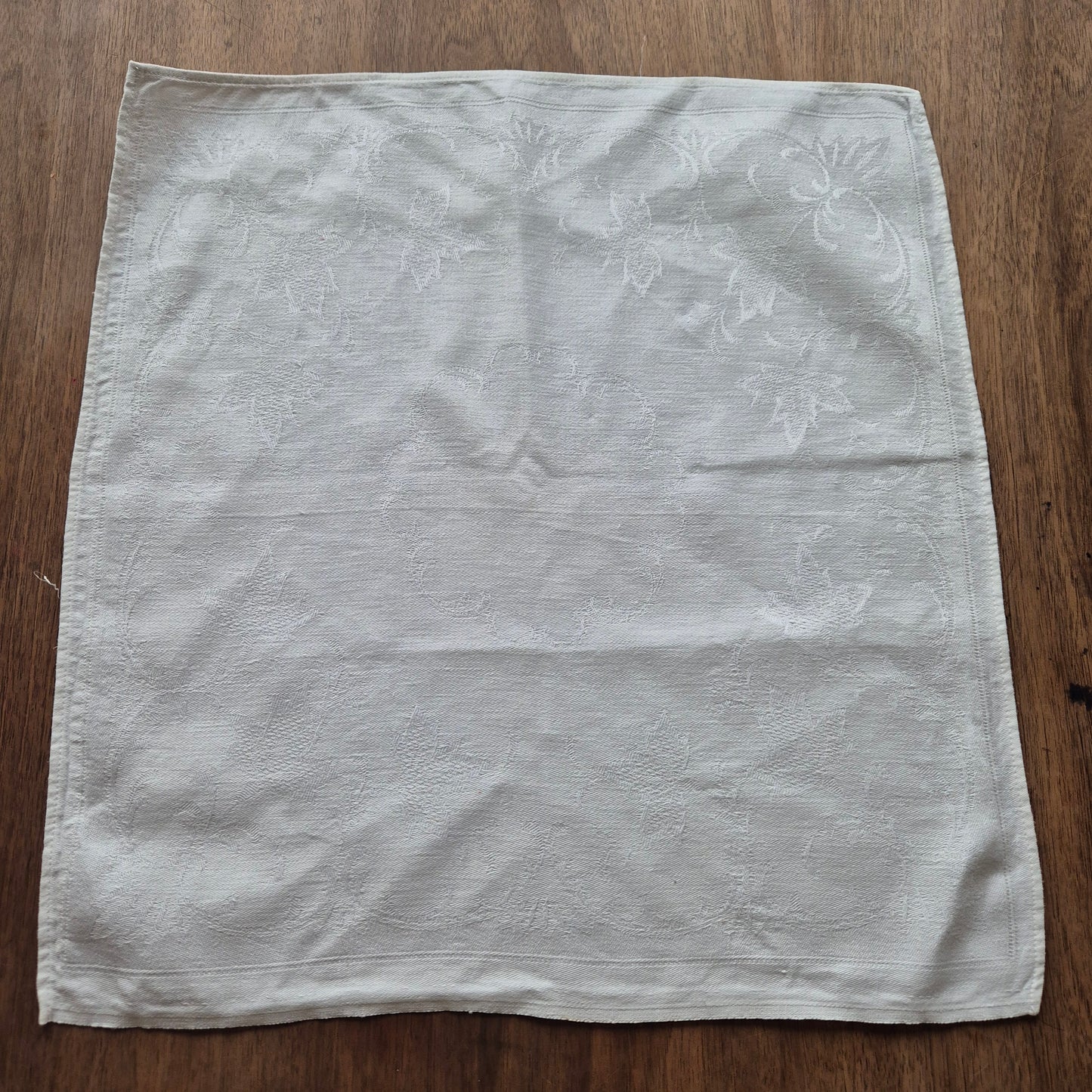 Antike einfache Damast Serviette oder Mitteldecke weiß Blattmotiv 45x48cm ♡