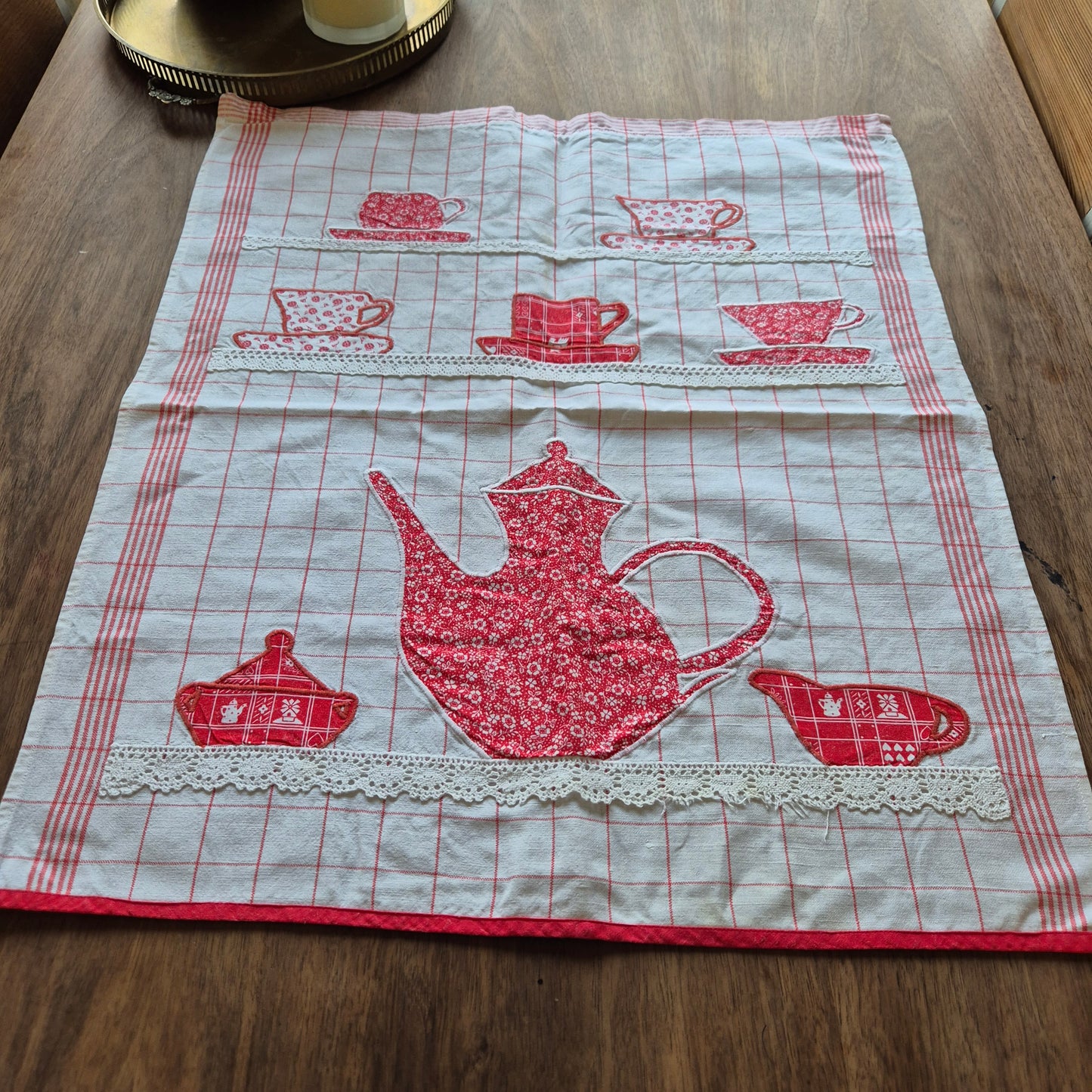 Altes Überhandtuch rot weiß Patchwork Kanne Tassenmotiv handmade 55x65cm