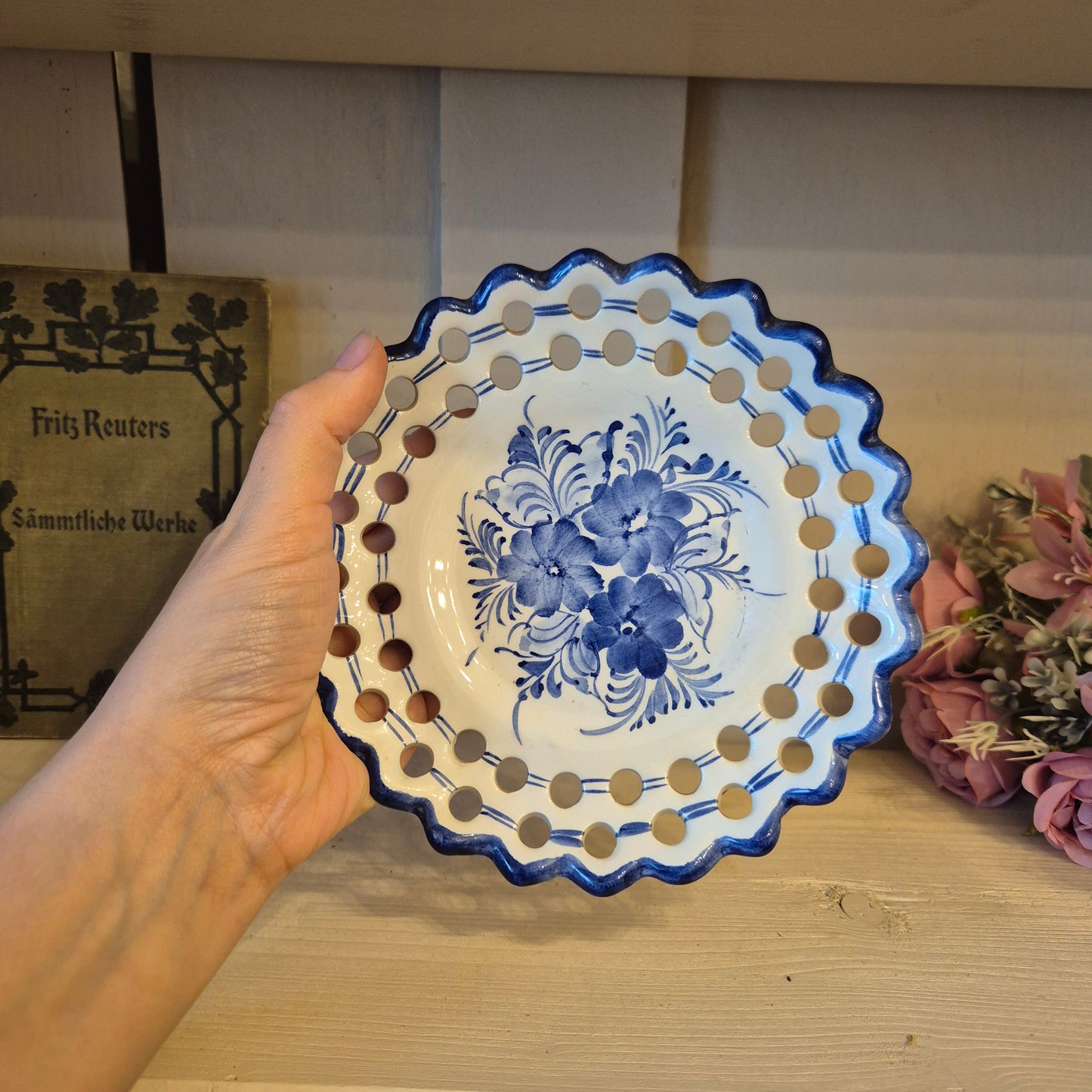 Vintage Handgemachter Zierteller Wandteller aus Portugal Blau weiß mit Blumen