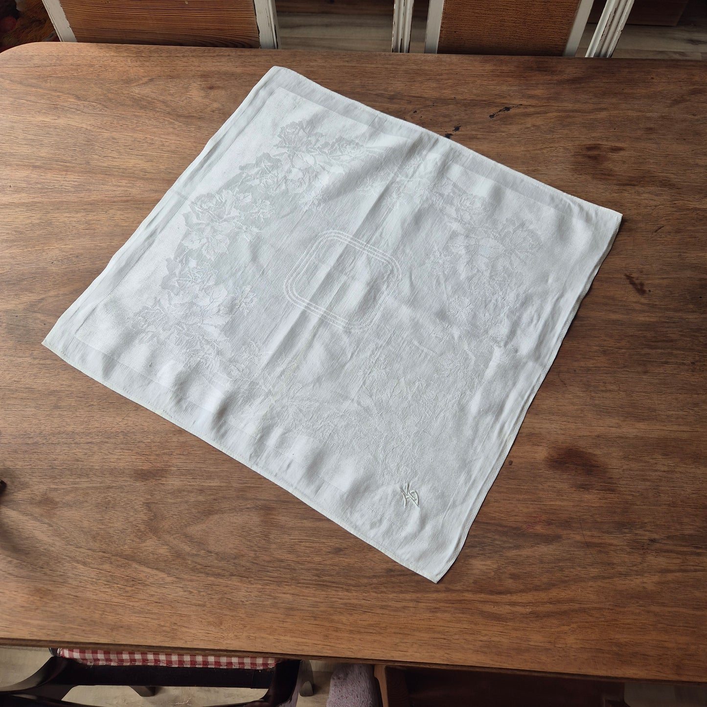 Antike Serviette oder Mitteldecke bestickt weiß klein 54x56cm Monogramm M.D. Damast 🤍