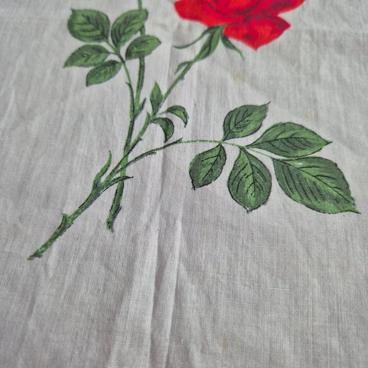 Vintage Stofftaschentuch weiß mit Rosen bedruckt Baumwolle 31x33cm