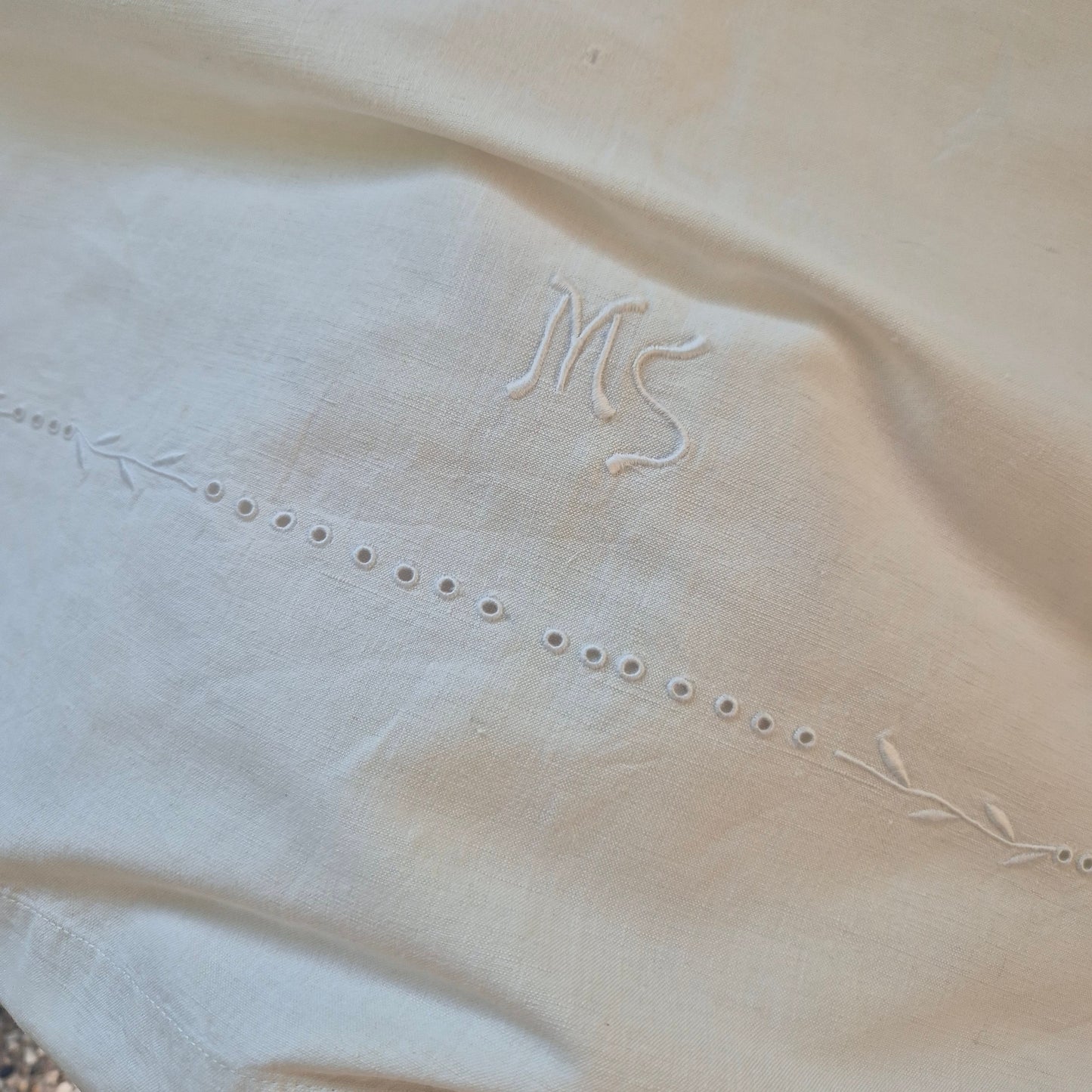 Antikes Bettlaken/Bettüberwurf Baumwolle mit Monogramm M.S. 150x235cm weiß
