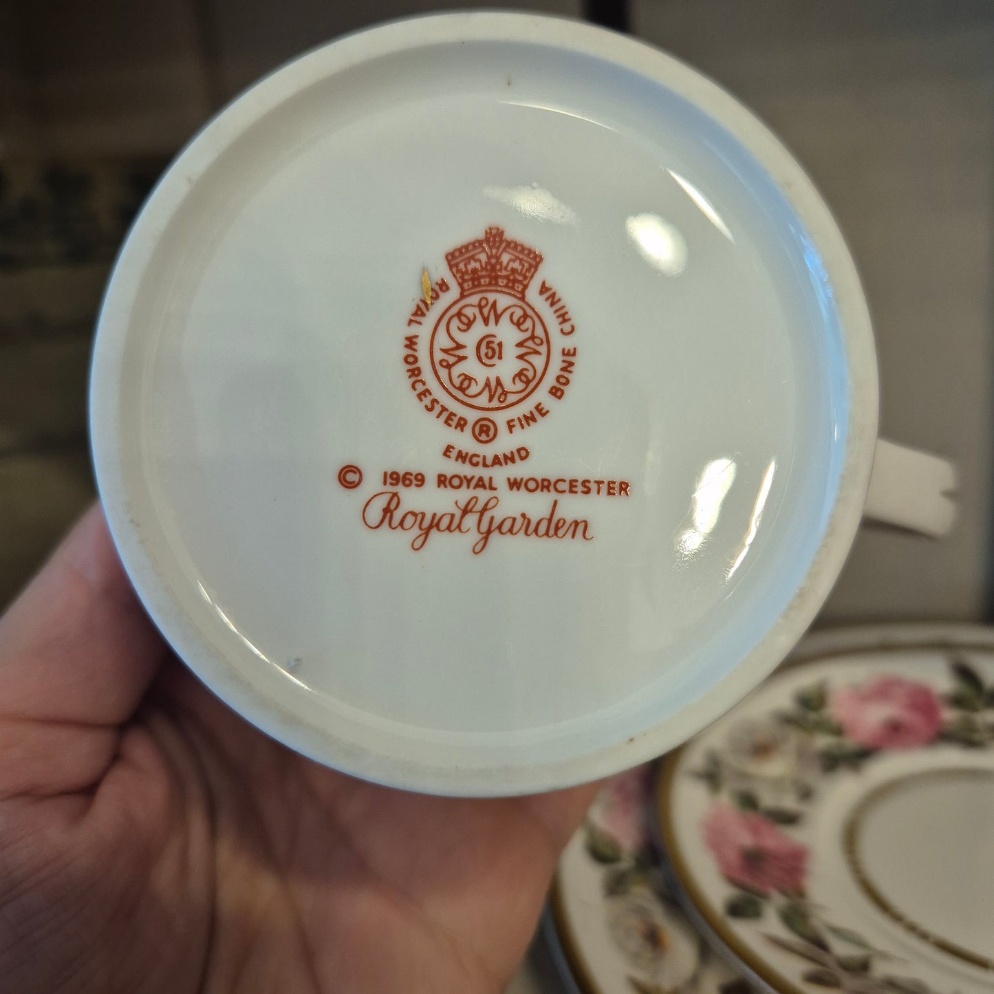Royal Worcester Fine Bone China England 1969 Royal Garden Kaffee / Tee Sammeltasse mit Kuchenteller Blumenmuster