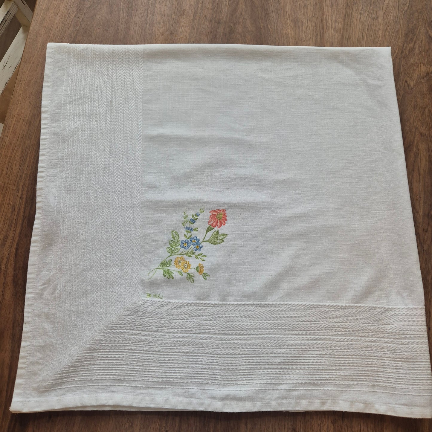 Vintage Baumwolle Tischdecke von 1982 weiß mit Blumendruck 126x126cm