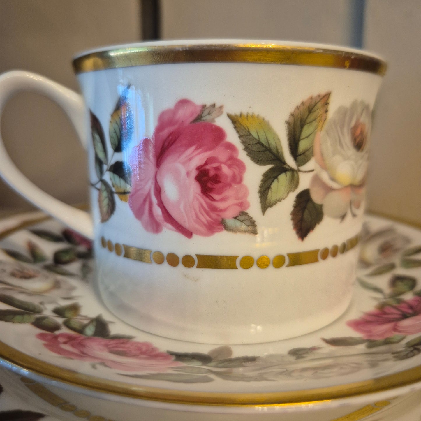 Royal Worcester Fine Bone China England 1969 Royal Garden Kaffee / Tee Sammeltasse mit Kuchenteller Blumenmuster