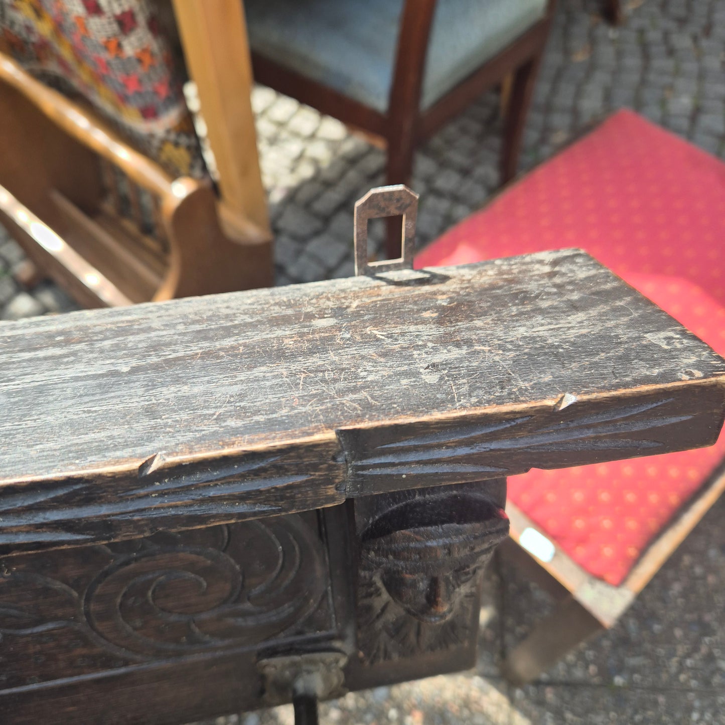 Antike, handgeschnitzte Wandgarderobe Holz mit Haken