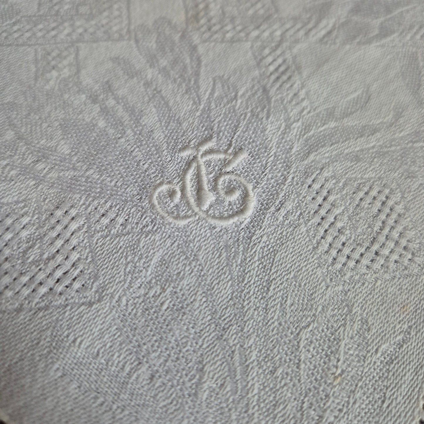 Antike Jugendstil Stoffservietten Serviette mit Initialen J.G (gelbe Flecken)
