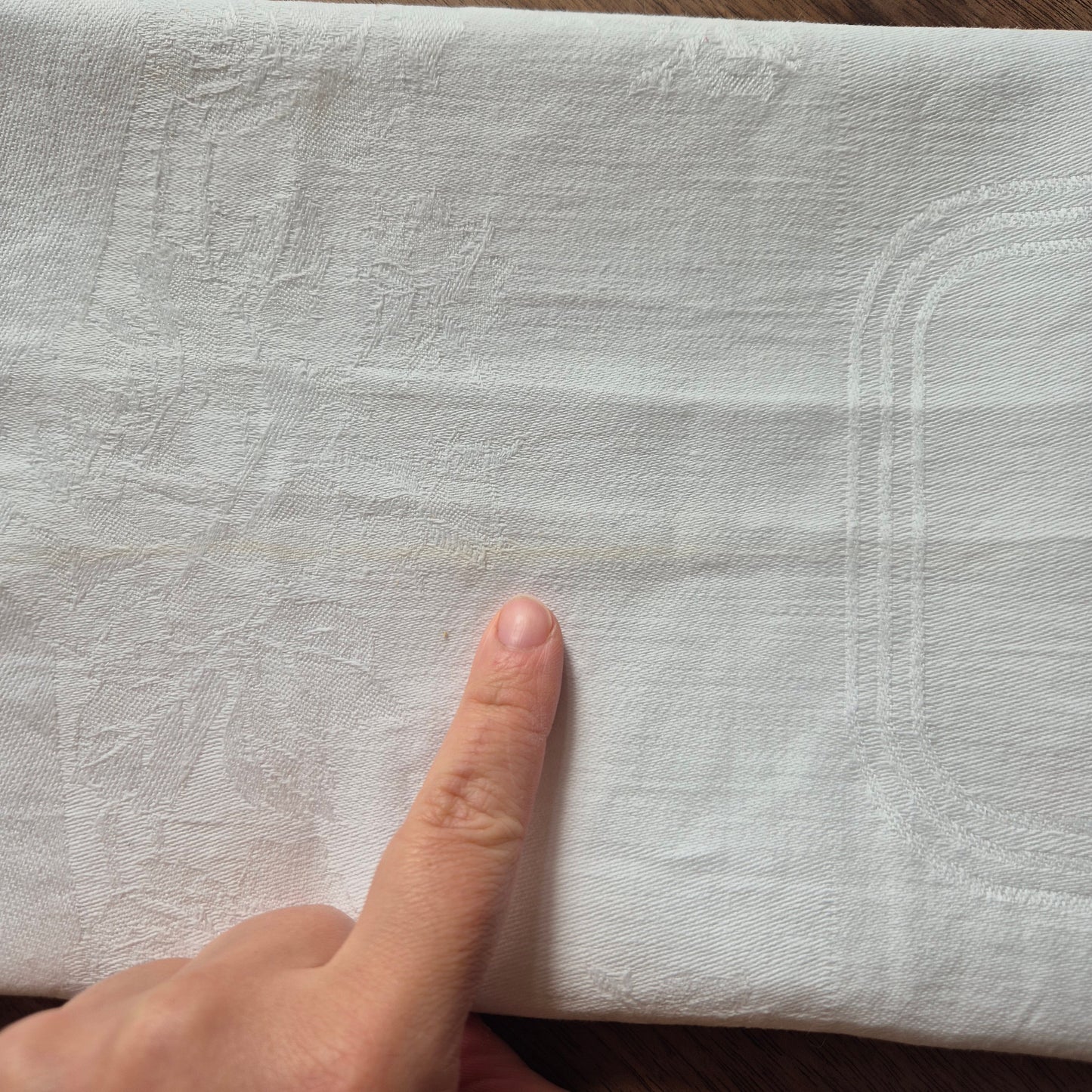 Antike Serviette oder Mitteldecke bestickt weiß klein 54x56cm Monogramm M.D. Damast 🤍