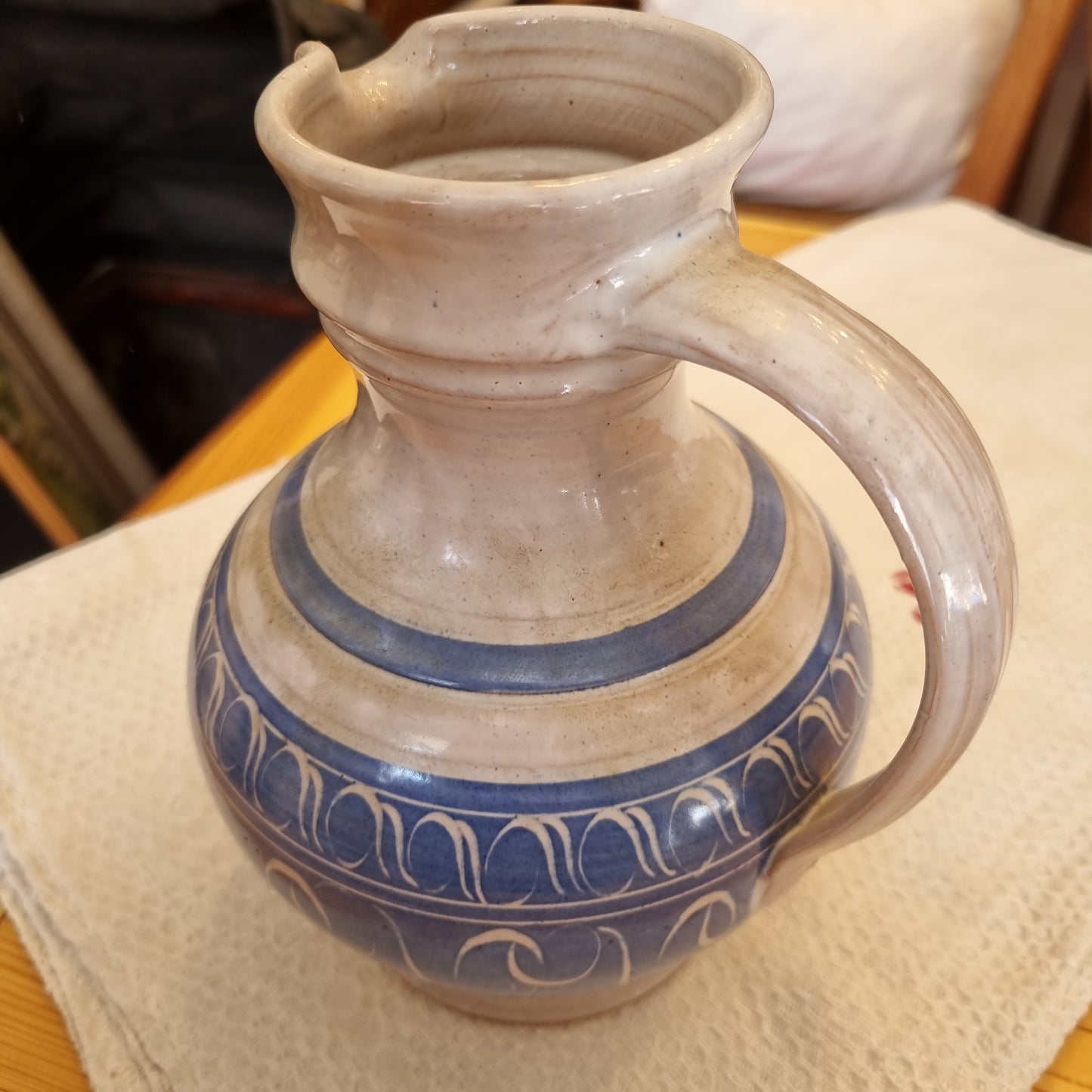 Alte Keramik Kanne Krug grau blau Midcentury