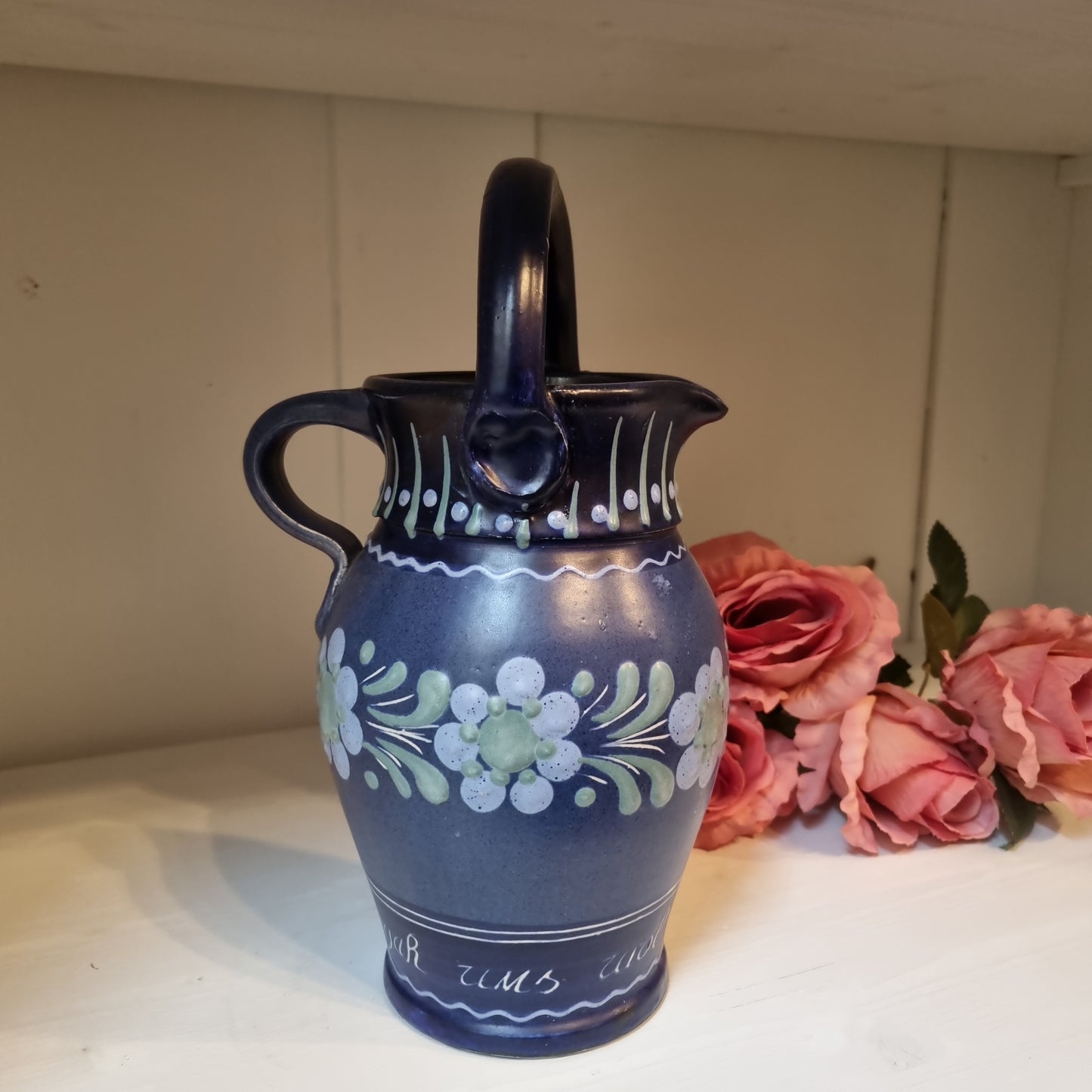 Antike wunderschöne blaue Vase mit Henkel Krug Handbemalt Blumen