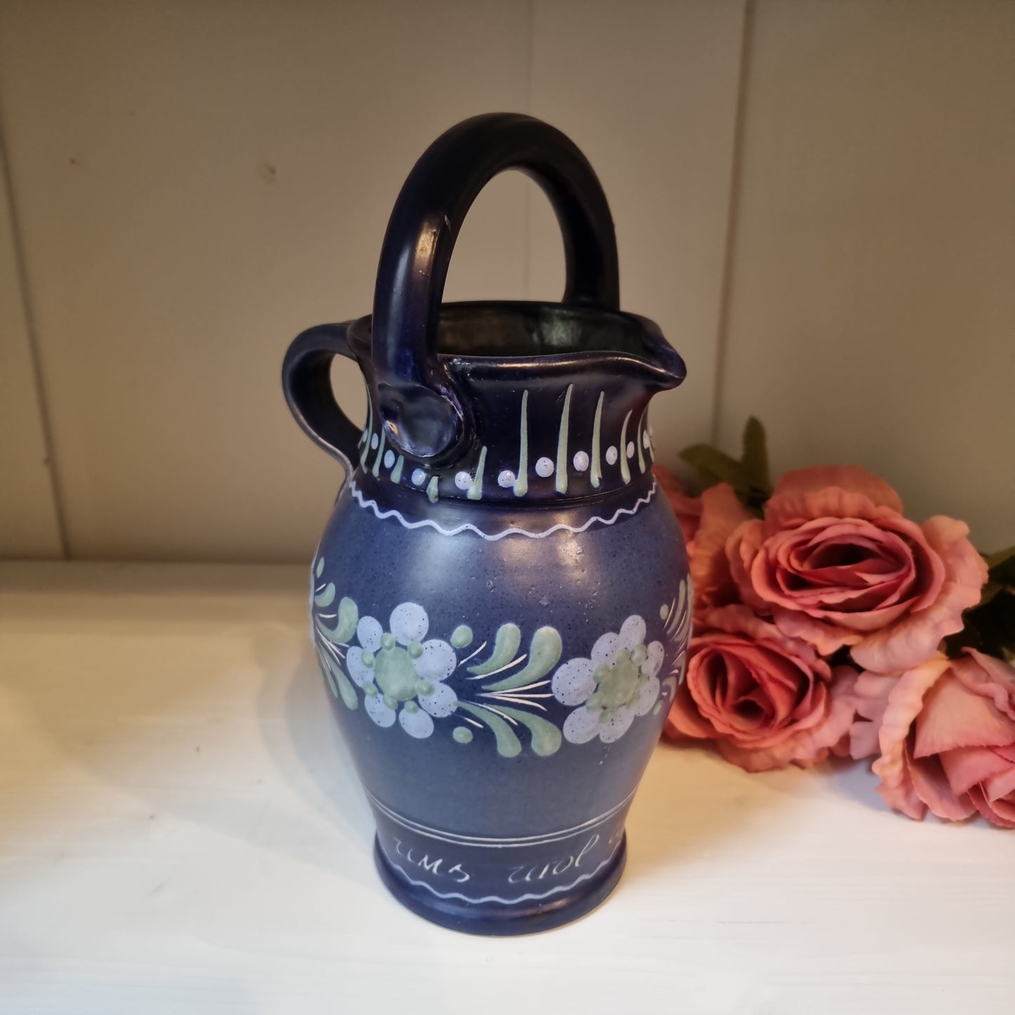 Antike wunderschöne blaue Vase mit Henkel Krug Handbemalt Blumen