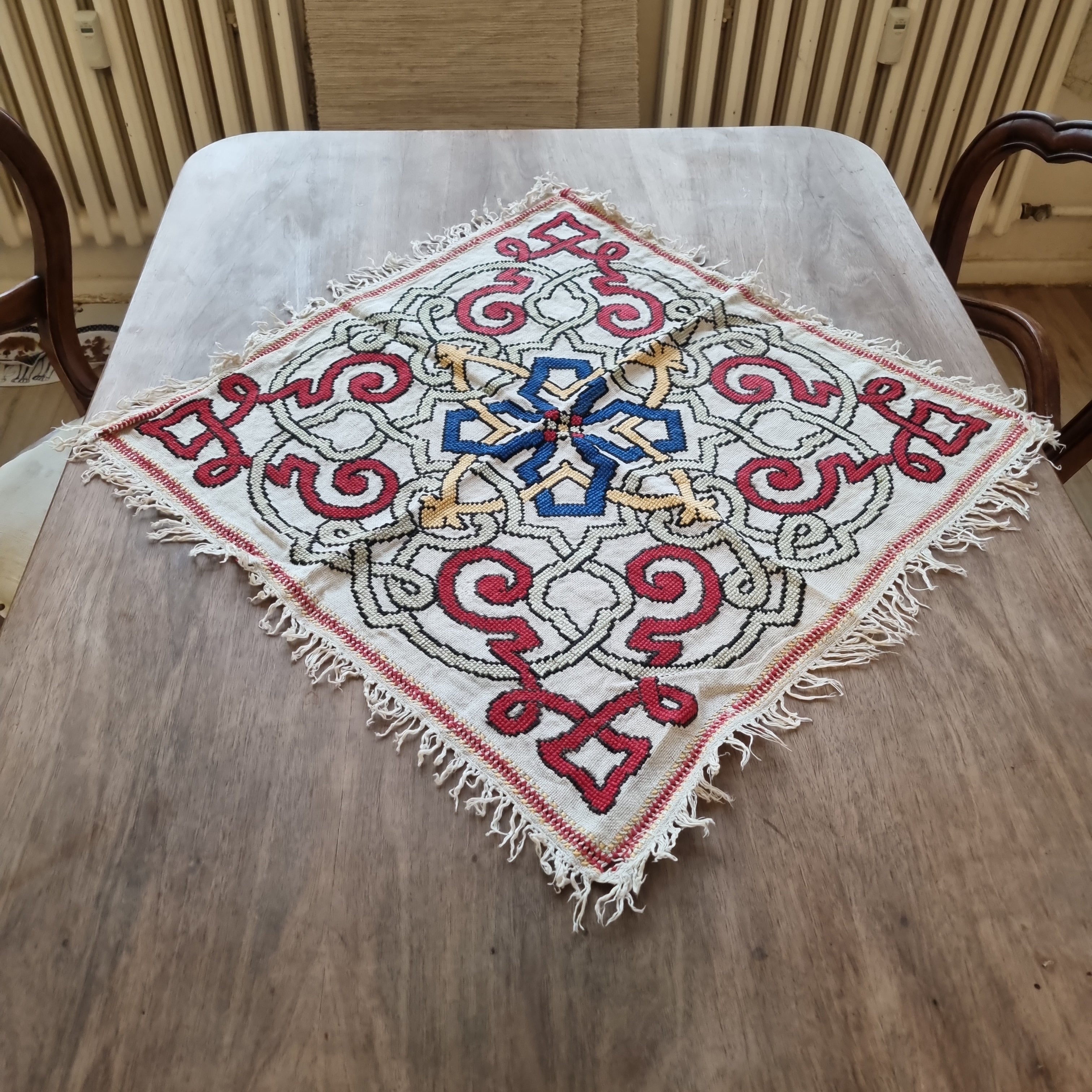 Antike handbestickte Mitteldecke Leinen Handarbeit bunt Vintage 60x60cm 🤍