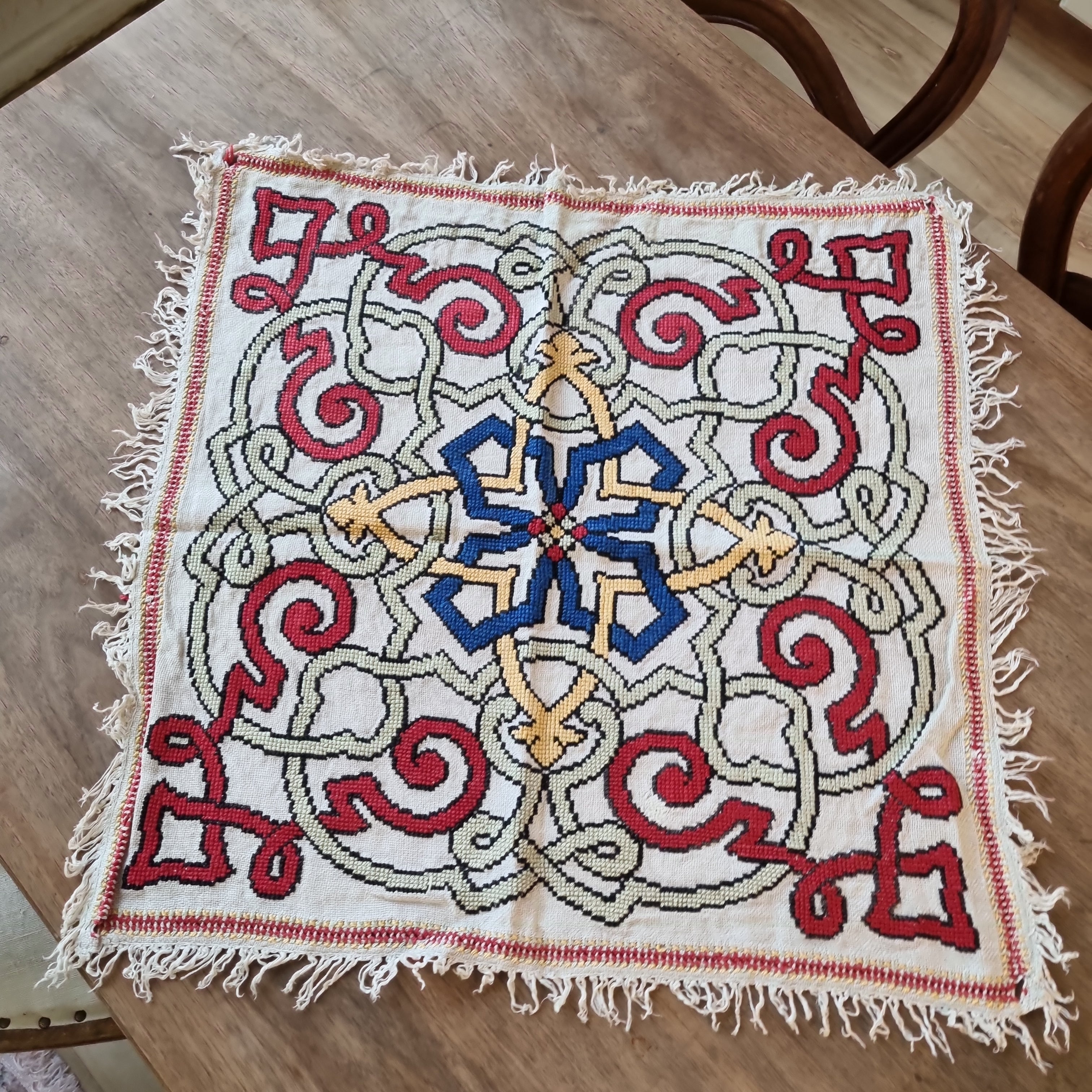 Antike handbestickte Mitteldecke Leinen Handarbeit bunt Vintage 60x60cm 🤍