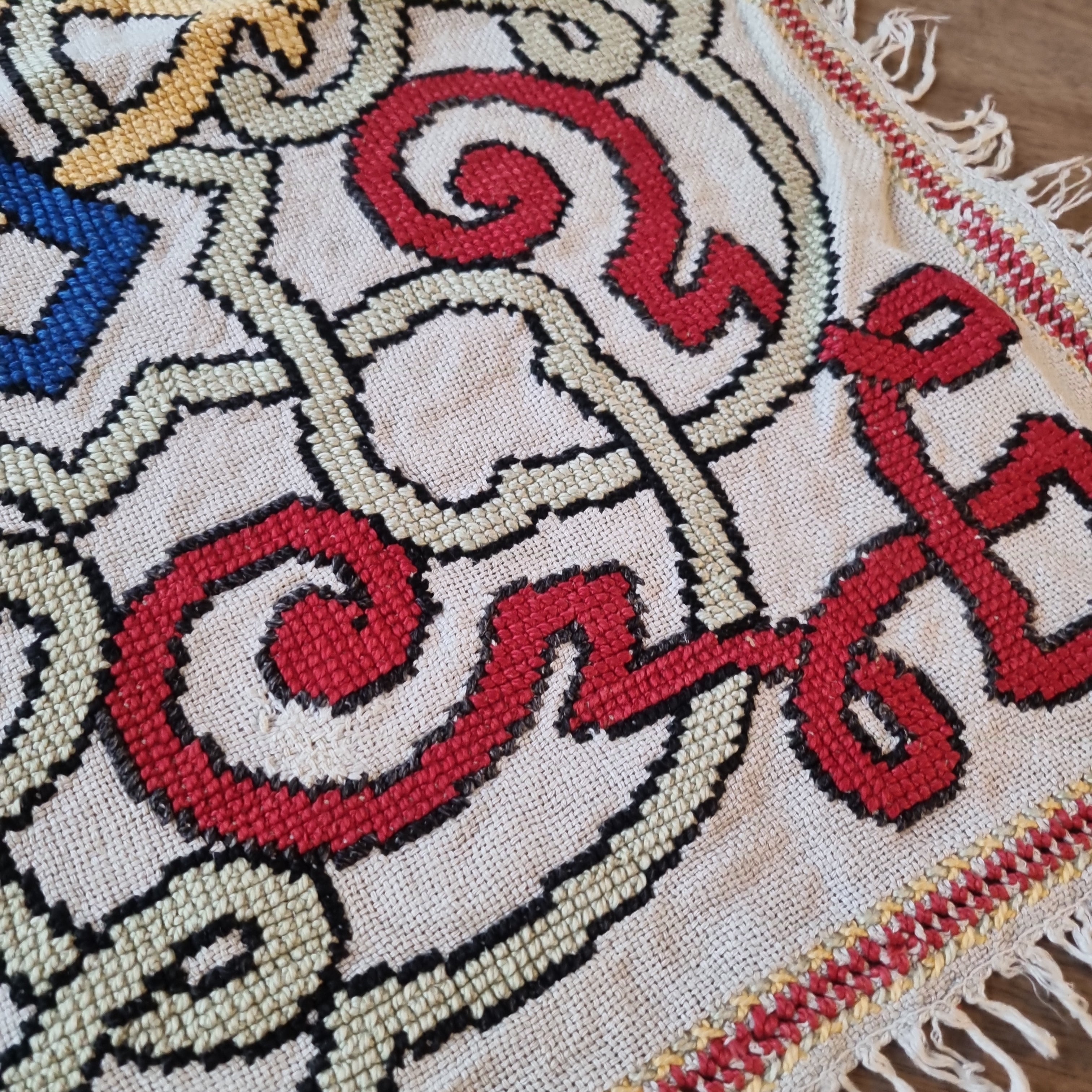 Antike handbestickte Mitteldecke Leinen Handarbeit bunt Vintage 60x60cm 🤍