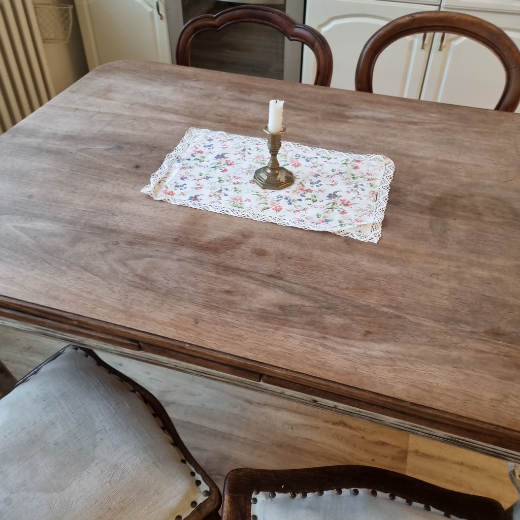 Antikes romantisches Zierdeckchen mit Blumenmotiv und Spitze 27x43cm 🤍