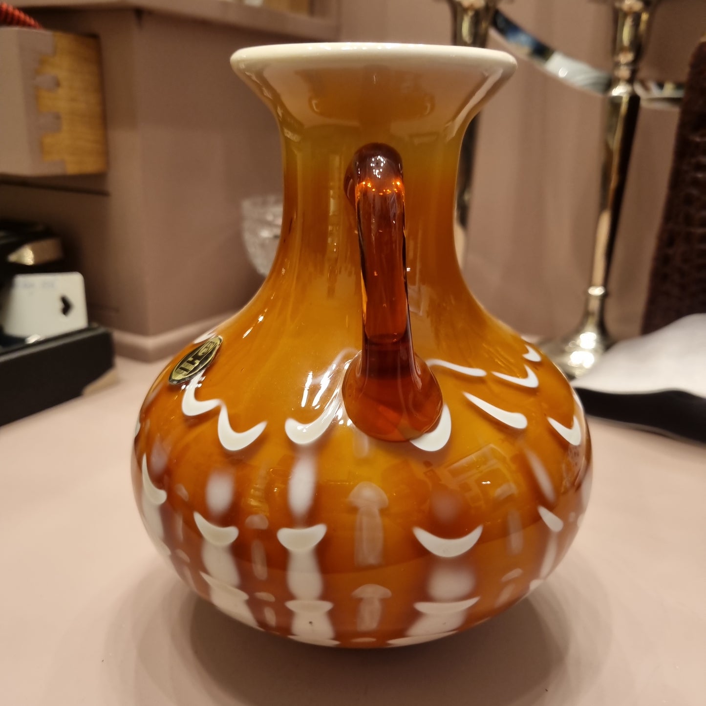 FS Prokuplje Jugoslavija Vintage Glas Vase  Okka weiß mit Henkel