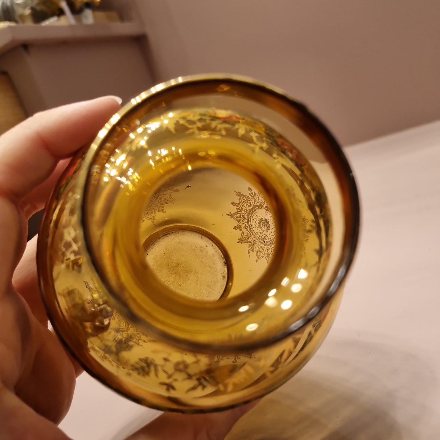 Goldene Vintage Vase Retro Blumenrand