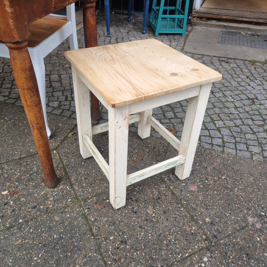 Antiker Hocker Sitzhocker Beistelltisch Landhaus Shabby Kiefernholz weiß