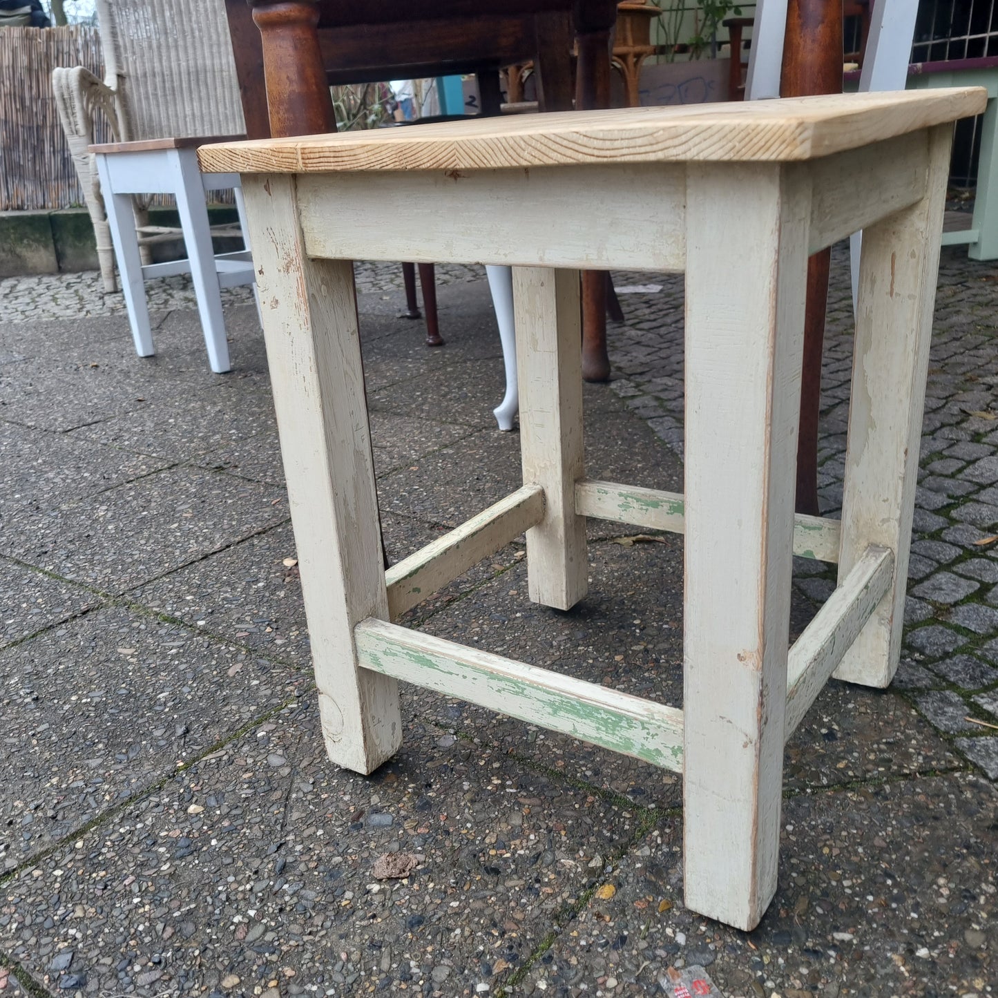 Antiker Hocker Sitzhocker Beistelltisch Landhaus Shabby Kiefernholz weiß