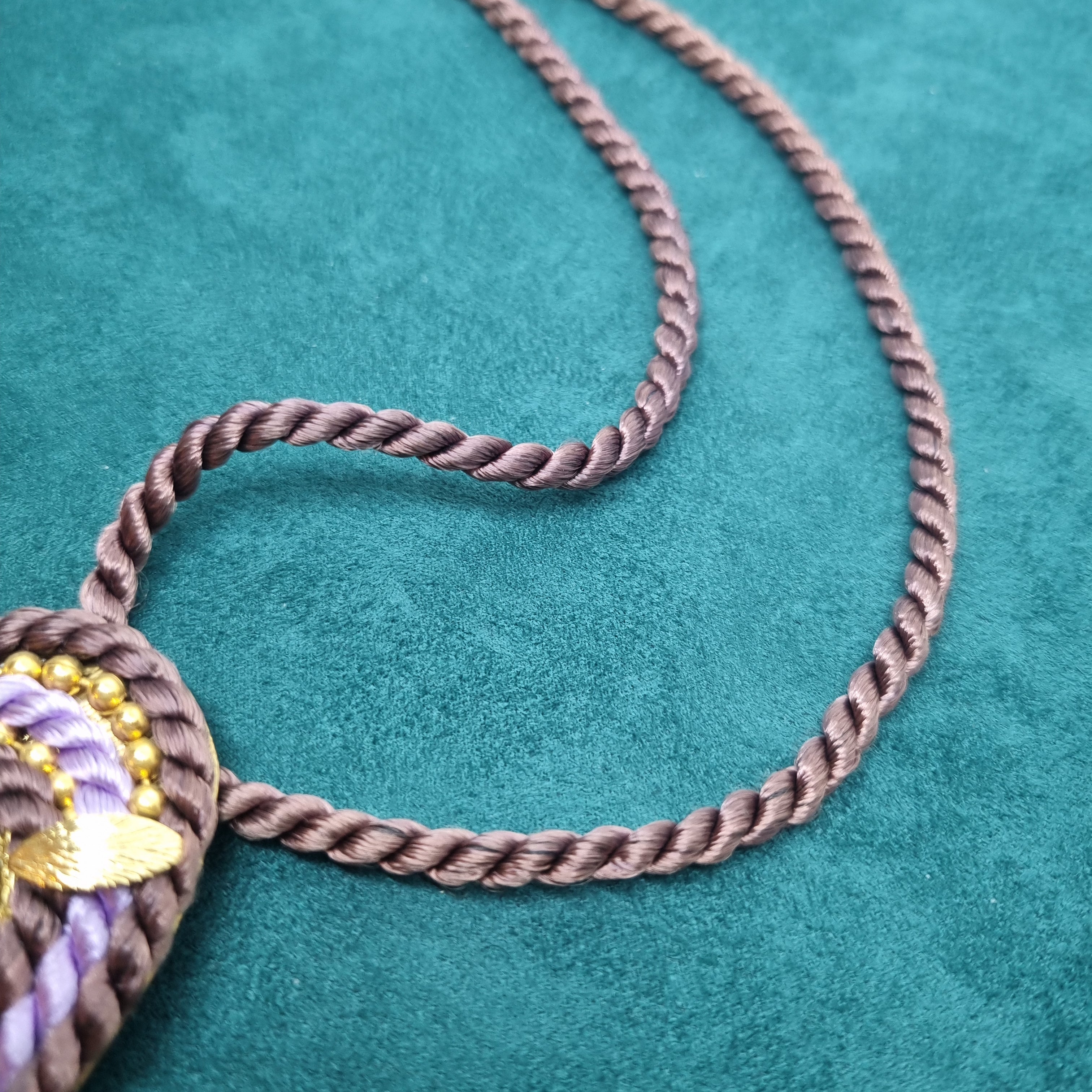 Hübsche Vintage Halskette Seil Handmade Kette Oval Gold Edel Lila
