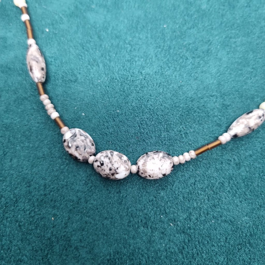 Hübsche Marmorierte Glasperlenkette mit Verschluss Vintage Halskette Handmade
