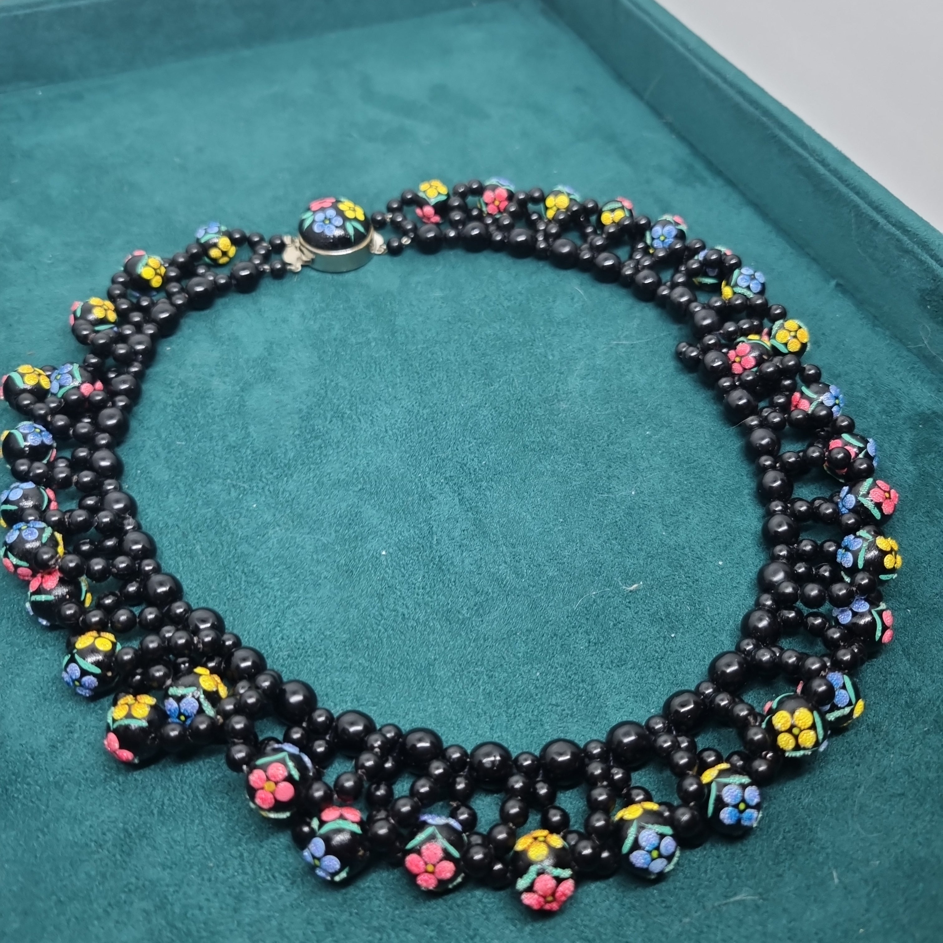 Wunderschöne schwarze Perlen Vintage Halskette Collier Handmade Blume osteuropäisch