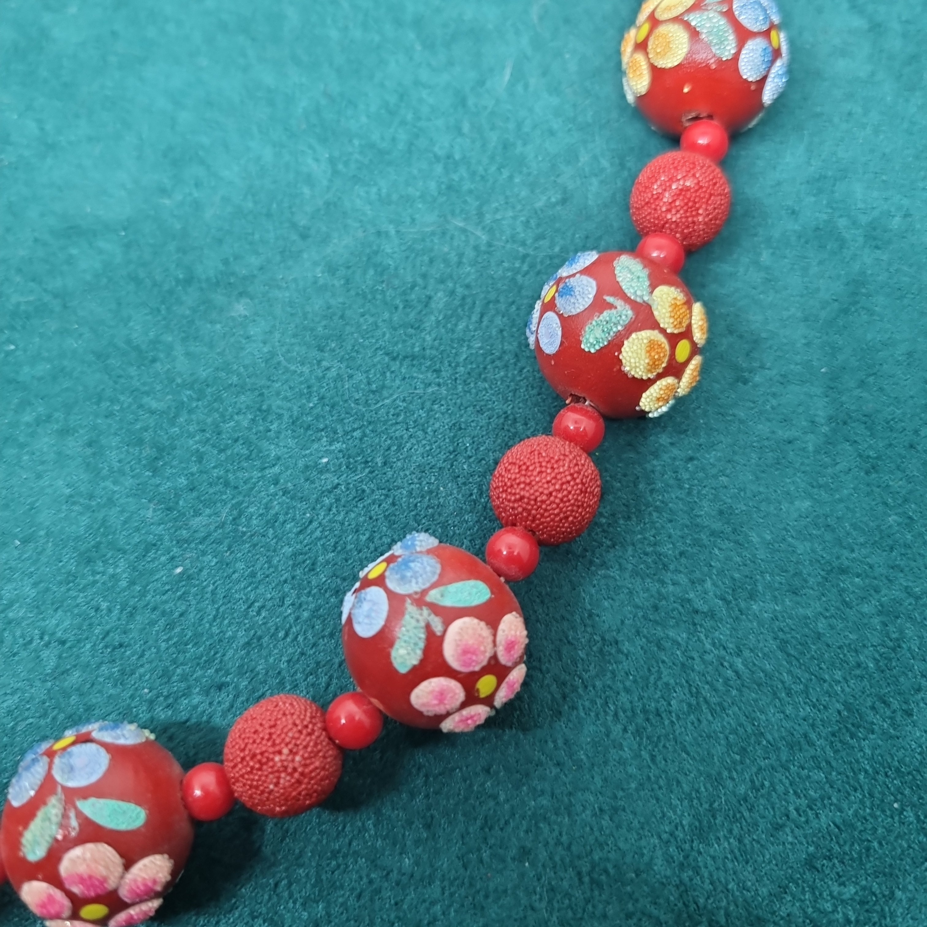 Wunderschöne rote Blumen Perlen Vintage Halskette Collier Handmade Blume osteuropäisch