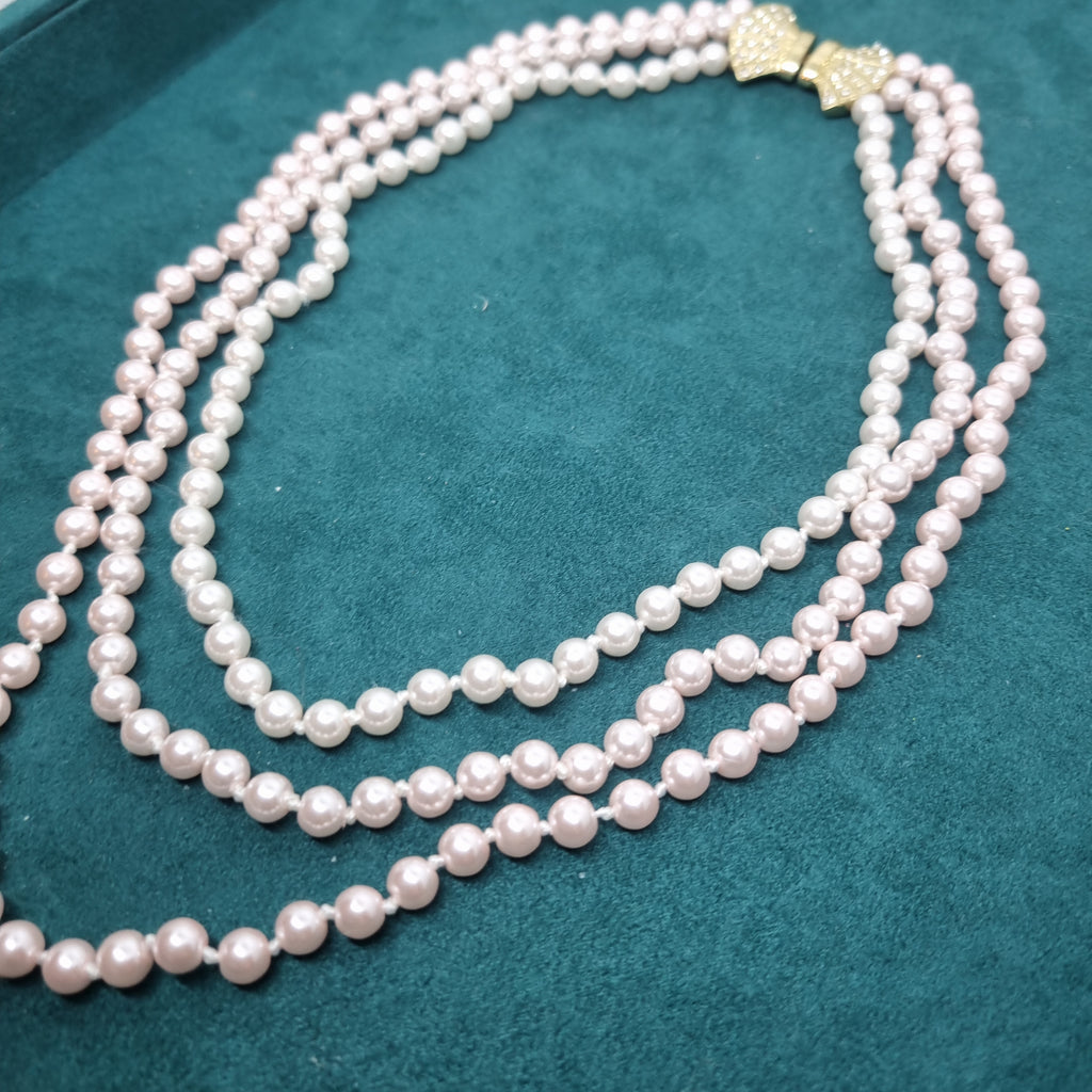 Hübsche pastellrosa unechte Perlenkette Druckknopf Verschluss Vintage Halskette Handmade Kette 3 lagig