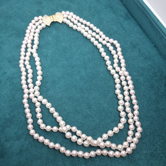 Hübsche weiße unechte Perlenkette Druckknopf Verschluss Vintage Halskette Handmade Kette 3 lagig