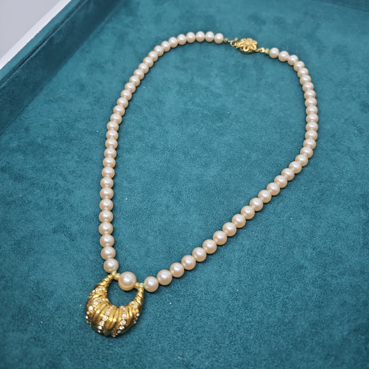 Hübsche lange unechte Perlenkette Druckknopf Verschluss Vintage Halskette Handmade Kette