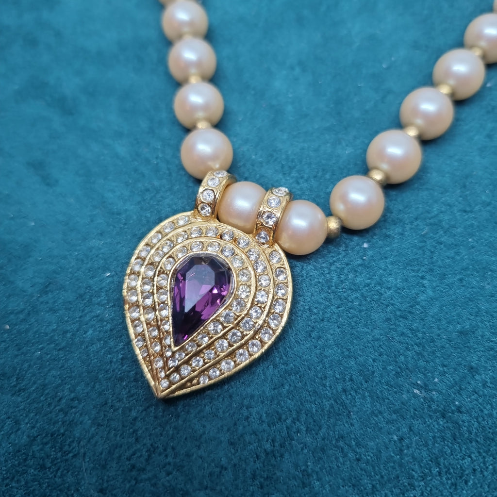 Hübsche lange unechte Perlenkette Druckknopf Verschluss Vintage Halskette Handmade Kette