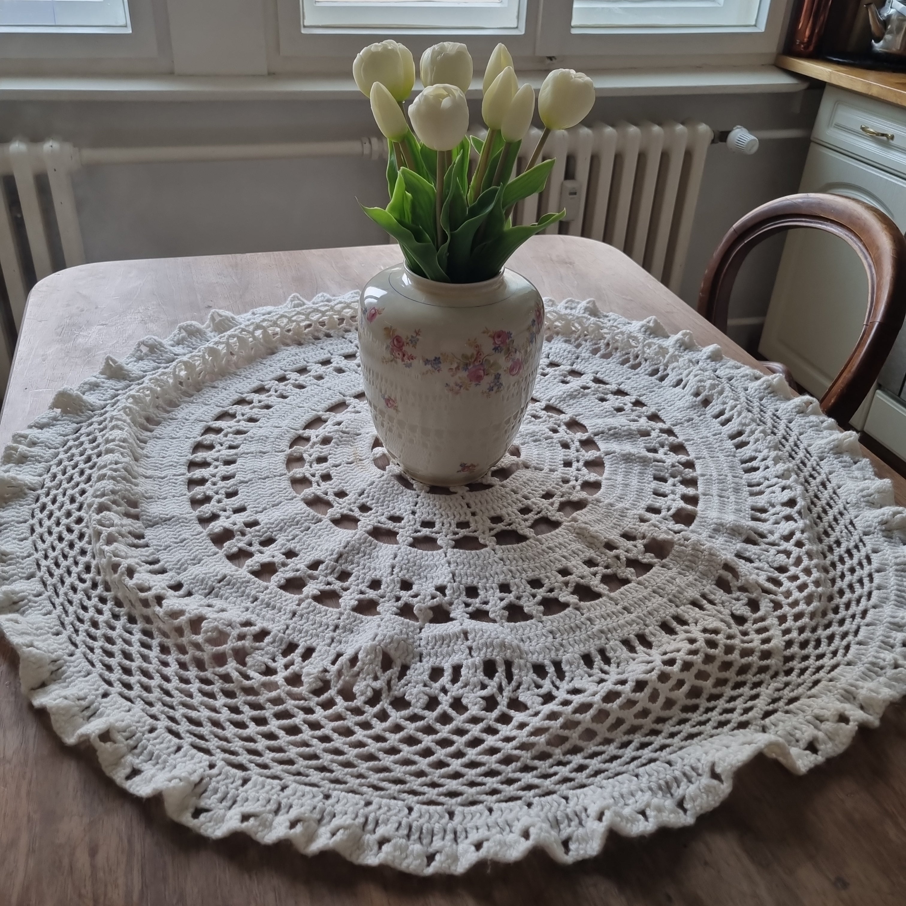 Antike handgemachte runde Tischdecke gestrickt 90cm cremeweiß Wolle 🤍