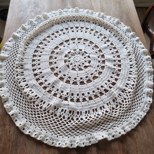 Antike handgemachte runde Tischdecke gestrickt 90cm cremeweiß Wolle 🤍