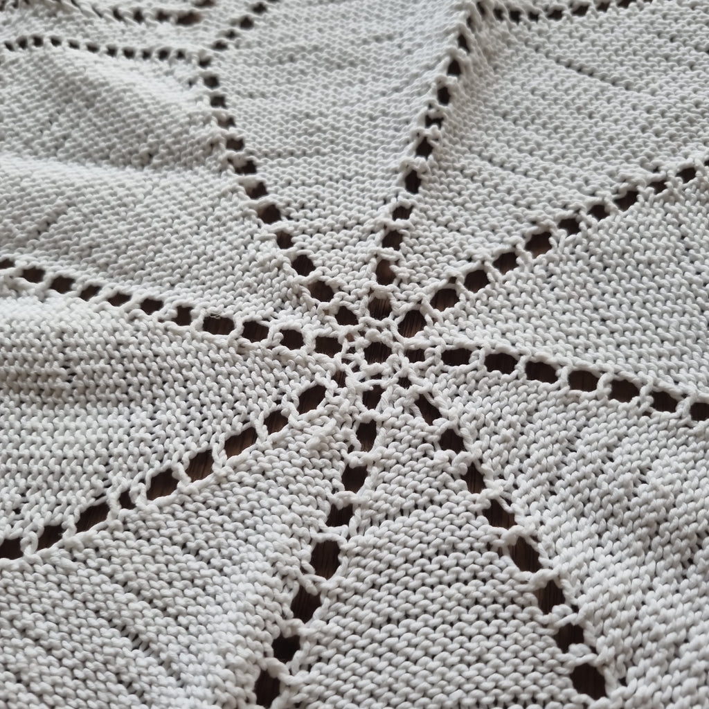 Antike weiße runde gehäkelte/ geklöppelte Tischdecke / Zierdecke weiß 75cm 🤍