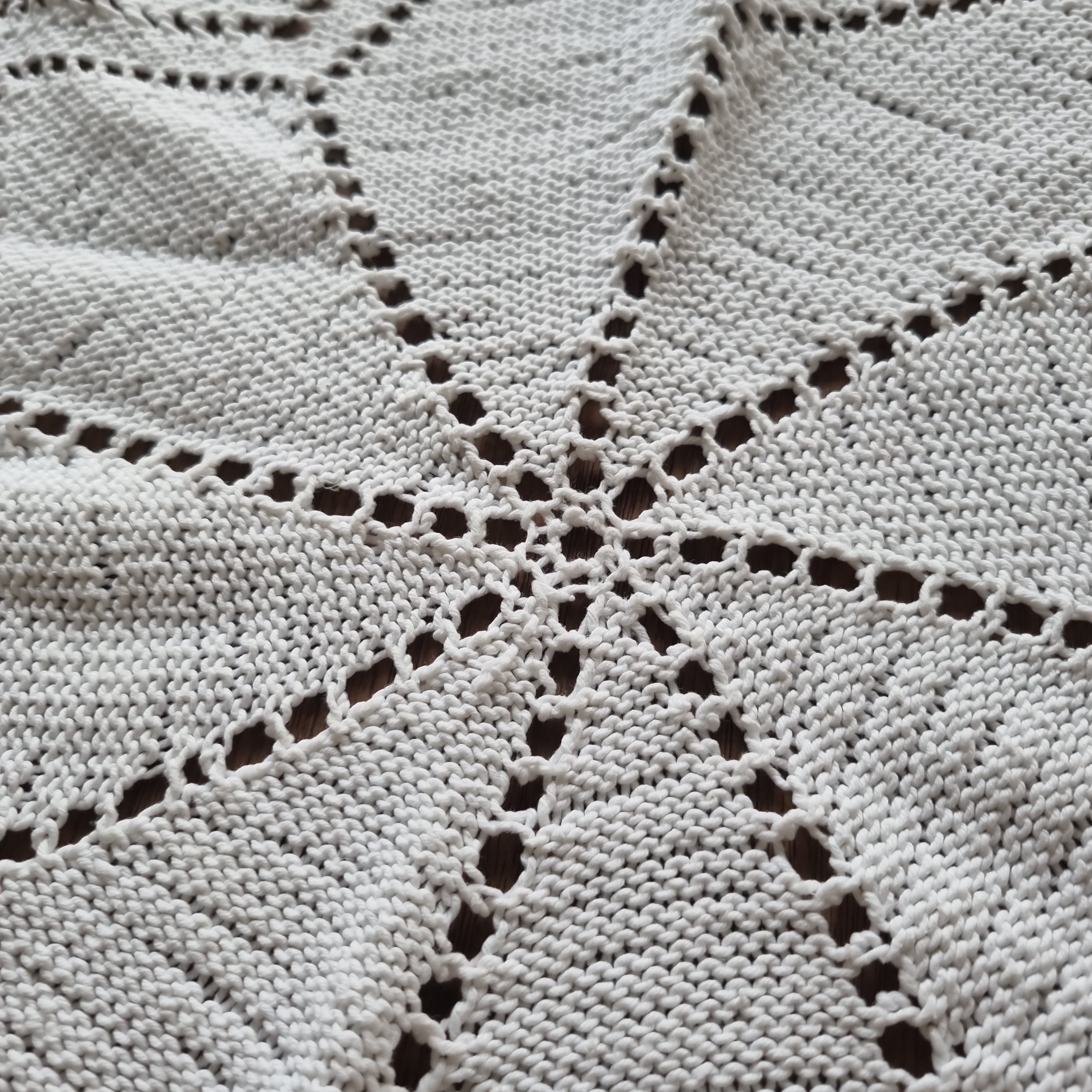 Antike weiße runde gehäkelte/ geklöppelte Tischdecke / Zierdecke weiß 75cm 🤍