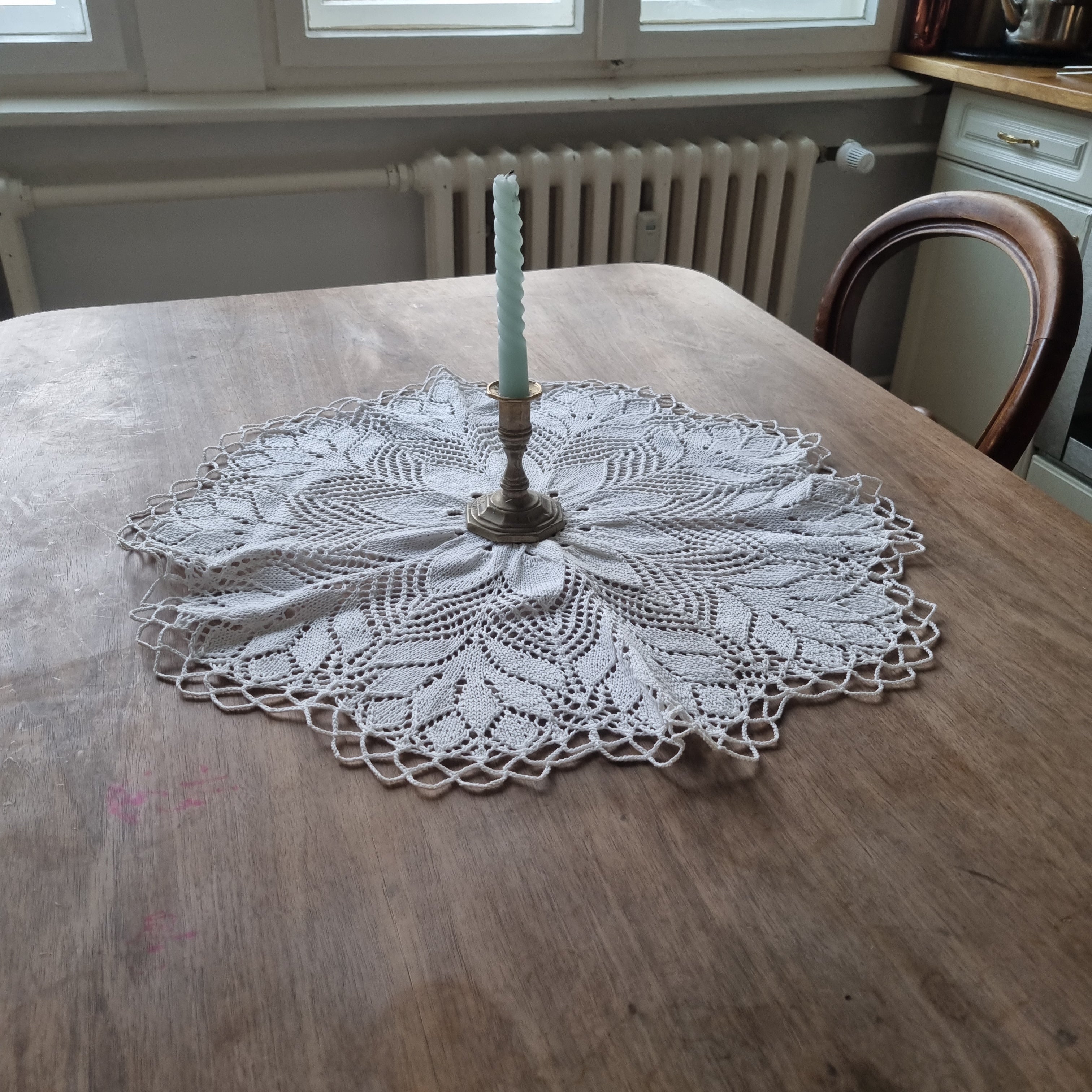 Antikes gehäkeltes / geklöppeltes Zierdeckchen weiß rund 55cm 🤍