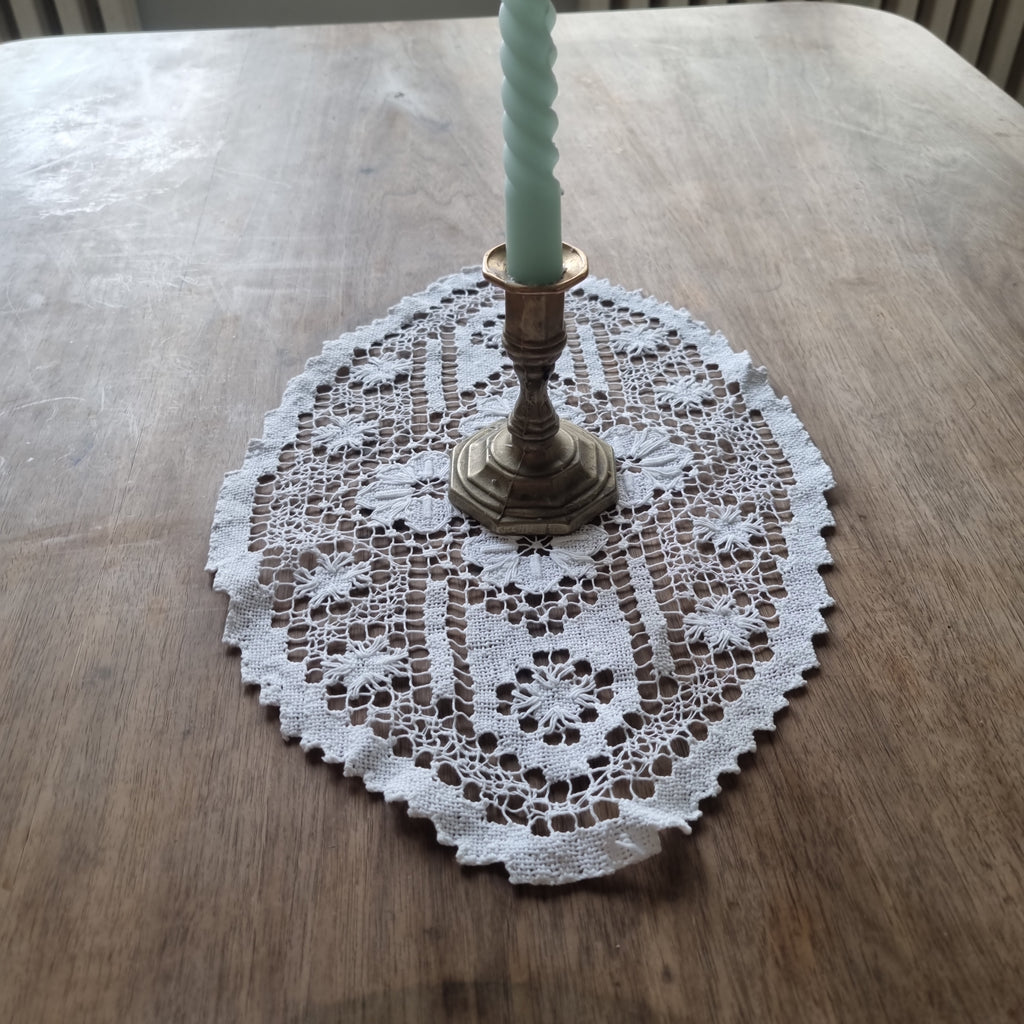Antikes gehäkeltes Zierdeckchen weiß 38x 25cm 🤍