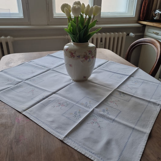 Retro Tischdecke zum besticken mit Stickvordruck weiß mit Rosen Baumwolle 83x71cm