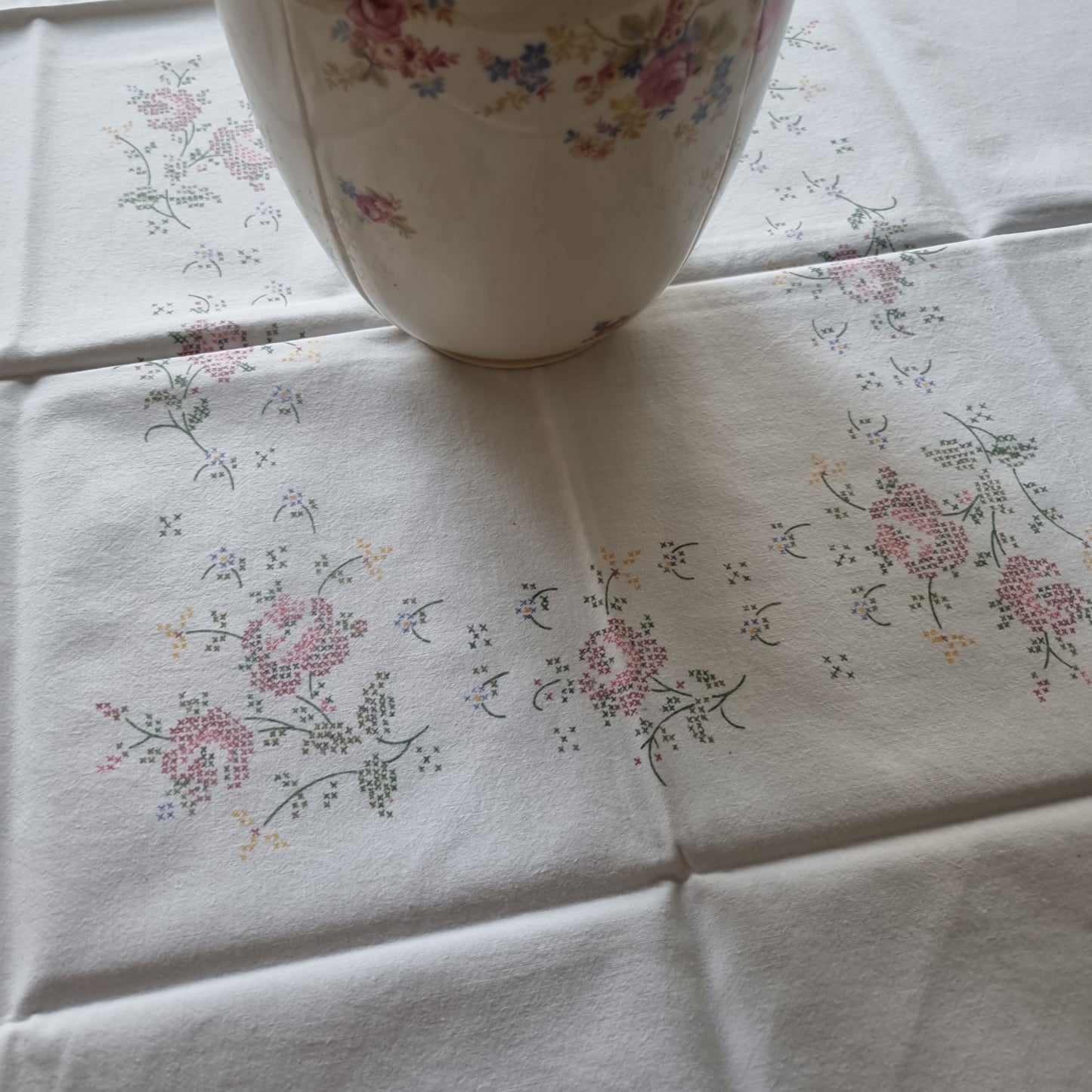 🤍Retro Tischdecke zum besticken mit Stickvordruck 85x70cm weiß mit Rosen Baumwolle