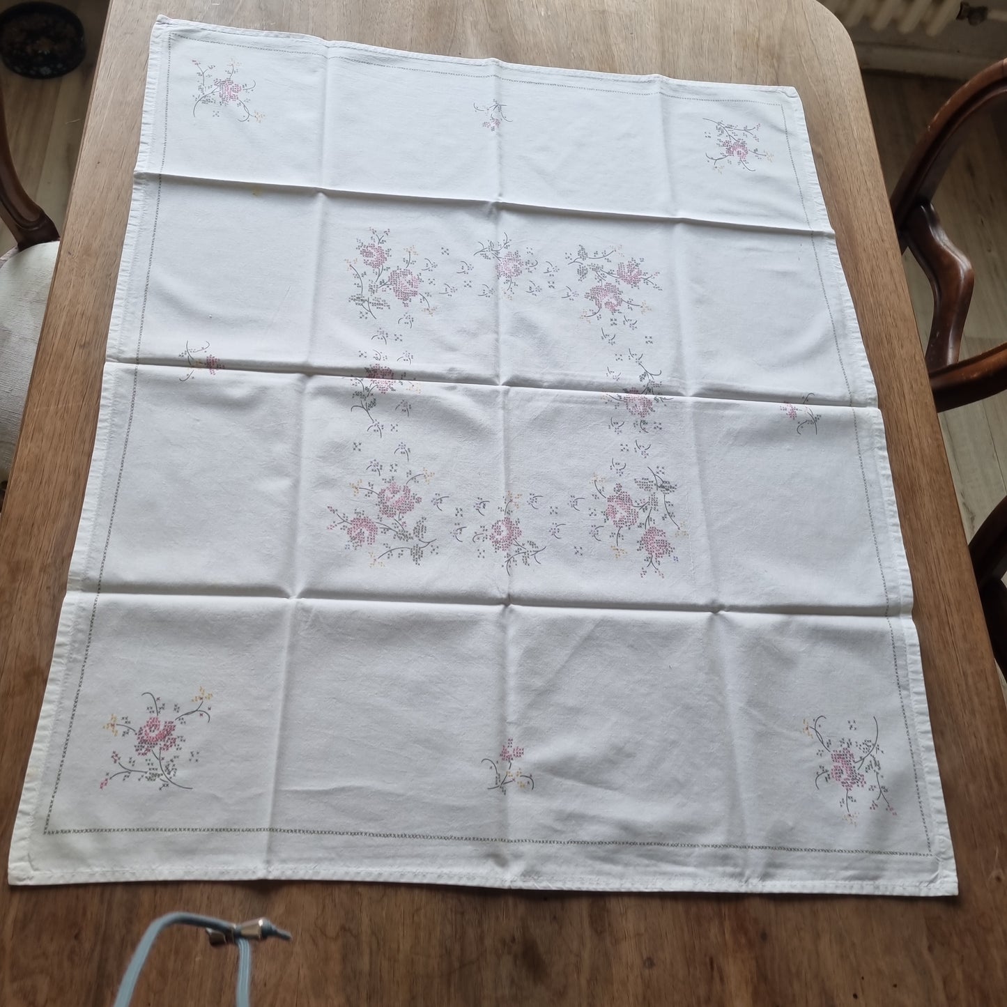 🤍Retro Tischdecke zum besticken mit Stickvordruck 85x70cm weiß mit Rosen Baumwolle