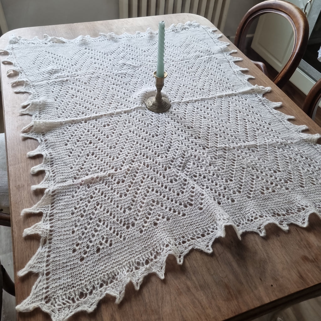 Alte handgemachte Zierdecke Vintage Retro gestrickt gehäkelt beige 95x75cm 🤍
