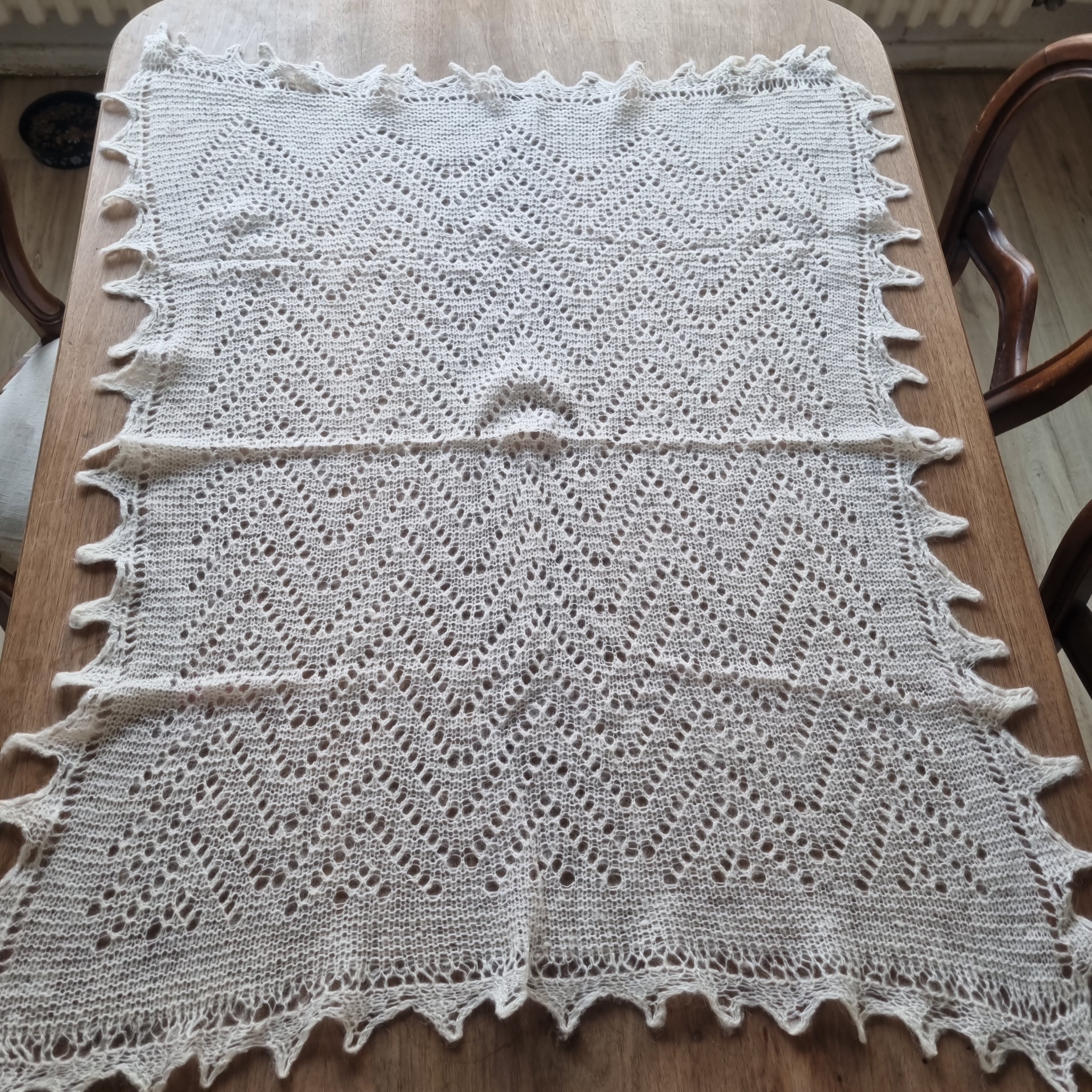 Alte handgemachte Zierdecke Vintage Retro gestrickt gehäkelt beige 95x75cm 🤍