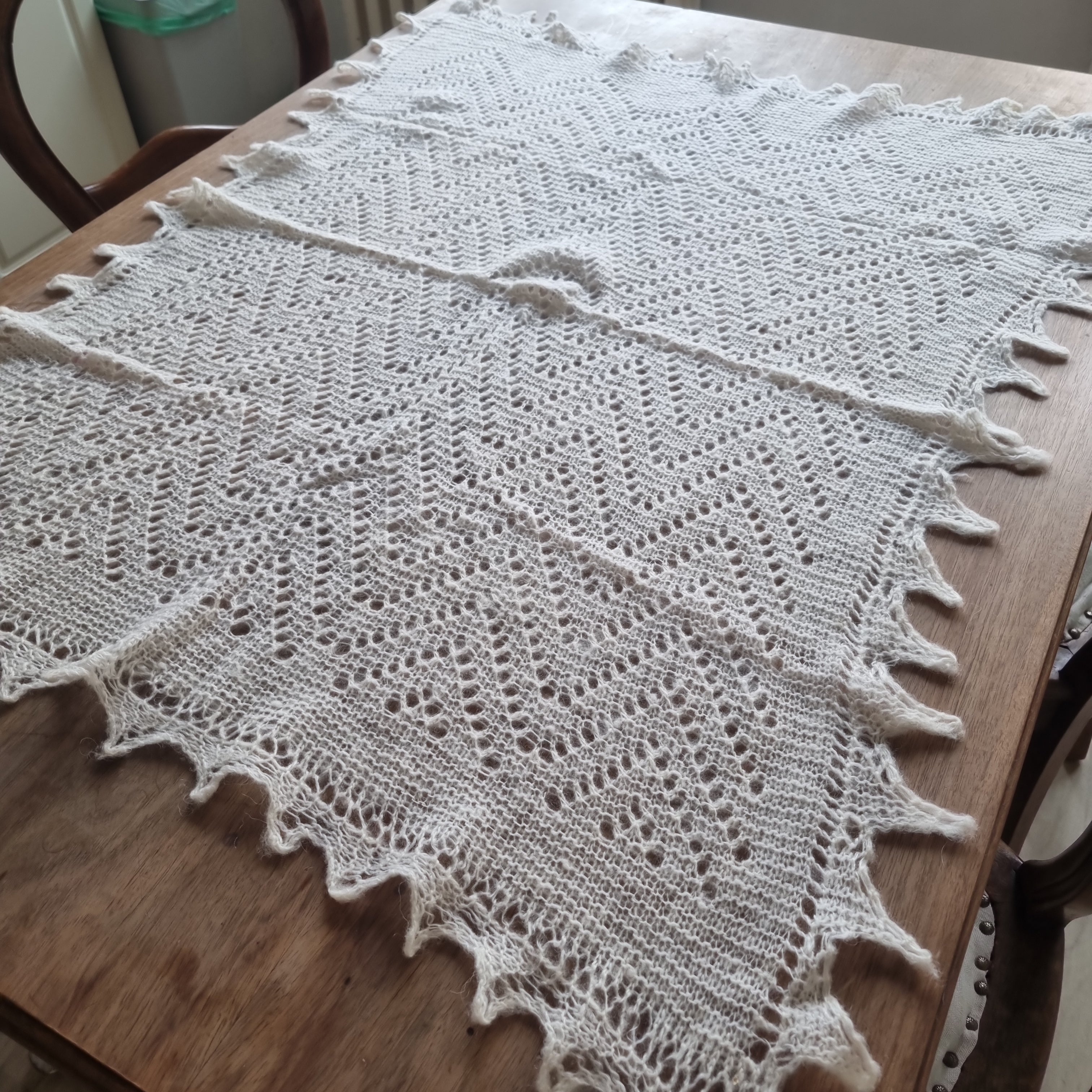 Alte handgemachte Zierdecke Vintage Retro gestrickt gehäkelt beige 95x75cm 🤍
