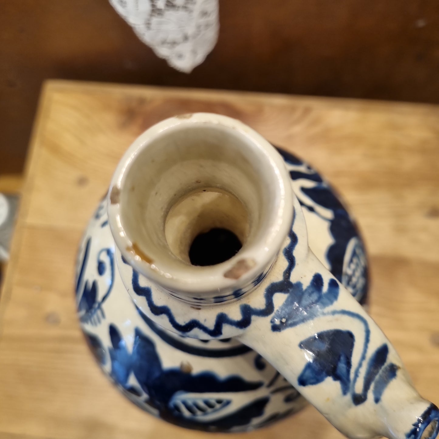 Alte Steingut Vase Kanne Krug für Trockenpflanzen weiß blau