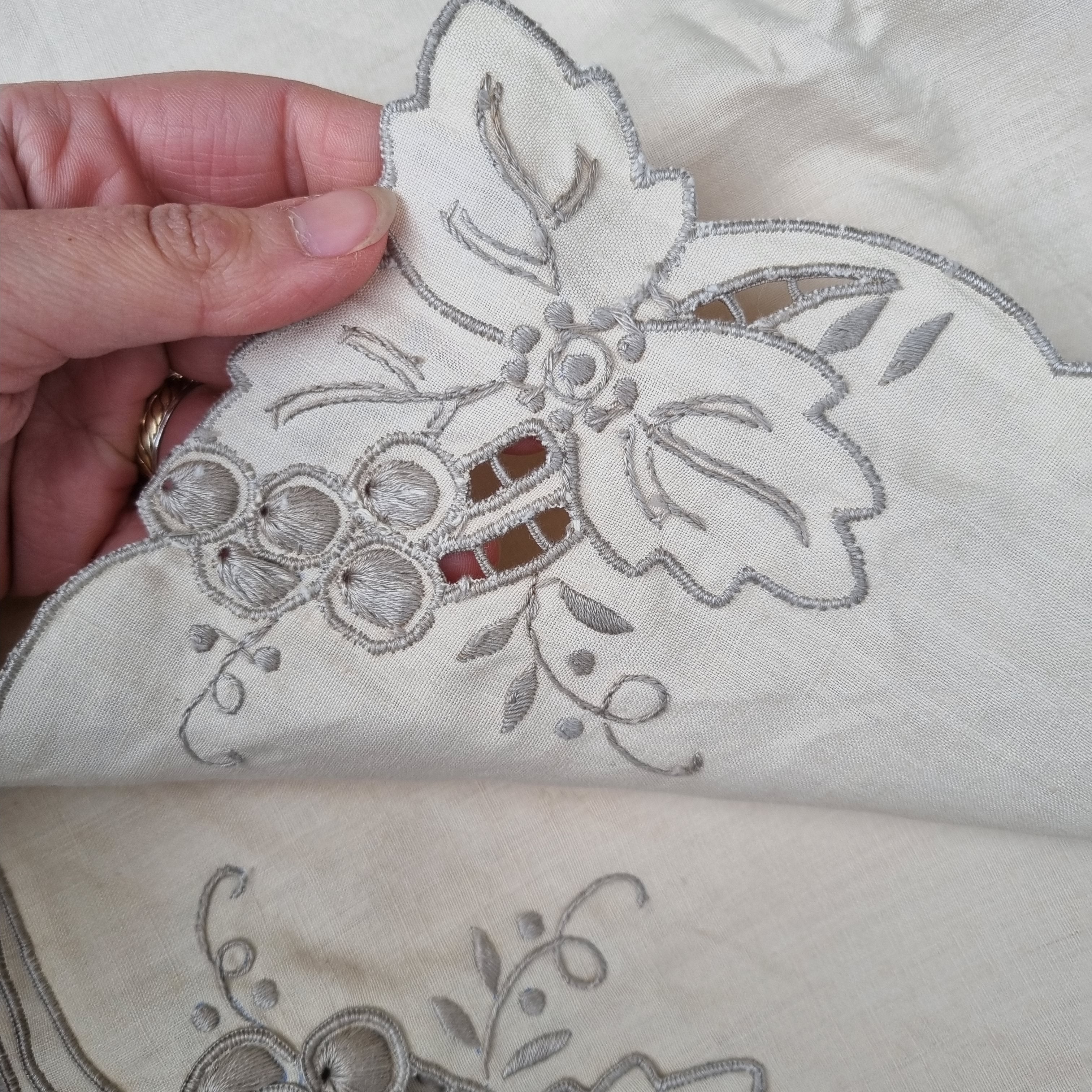 12x antike Servietten Baumwolle/Leinen mit Traubenmotiv beige grau 🤍