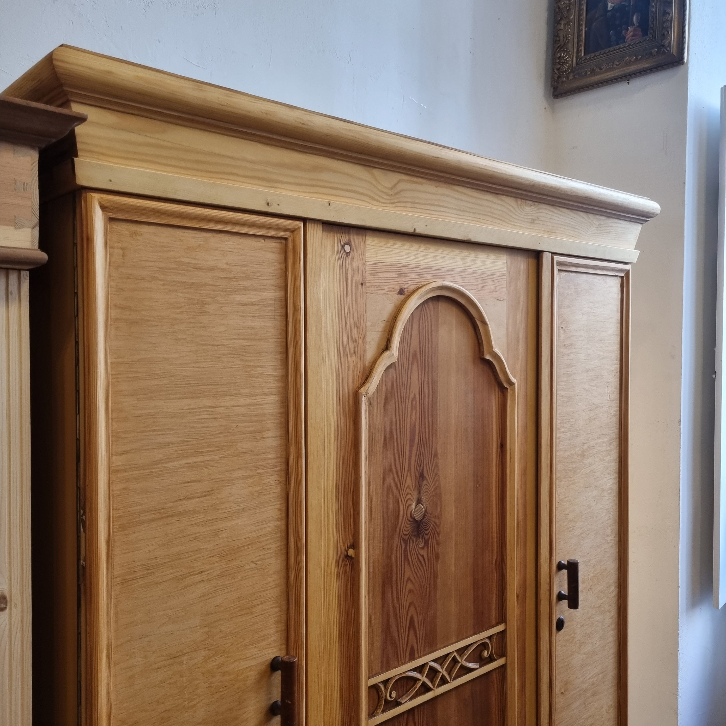 Antiker 30er Jahre Kleiderschrank aufgearbeitet 3-türig