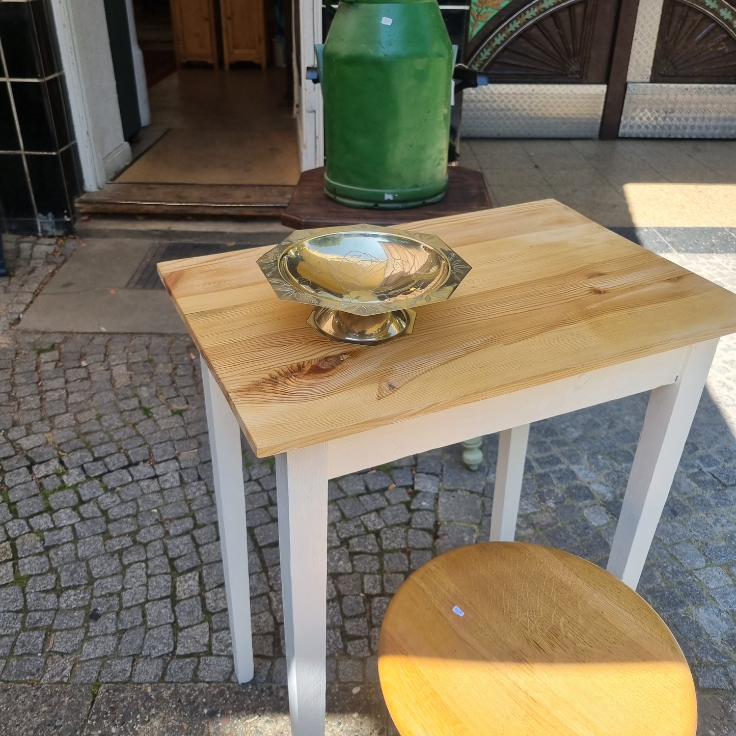 Vintage silberfarbene Metall Etagere Gebäckschale mit Fuß 1960er Jahre