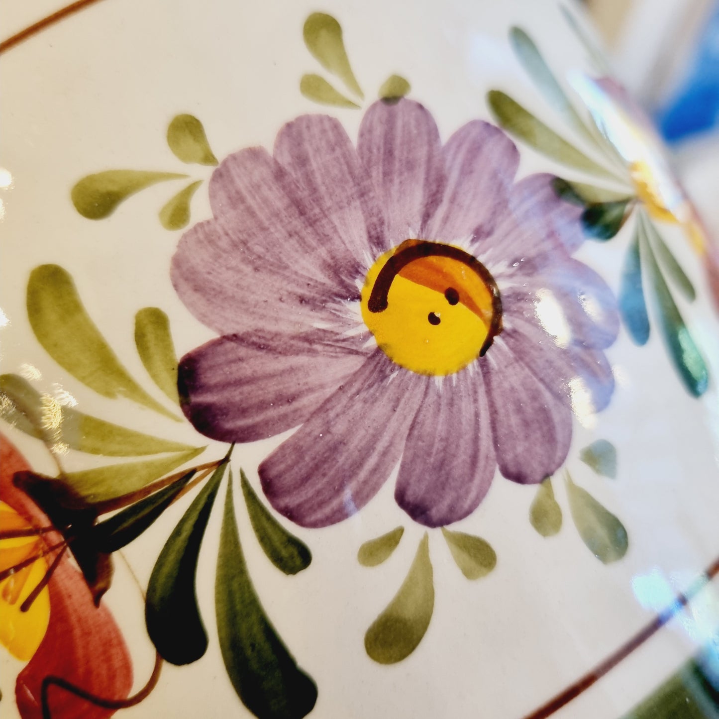 Antike Handbemalte Vase mit Blumenmotiv und feinen Krakelee Vintage Retro Österreich